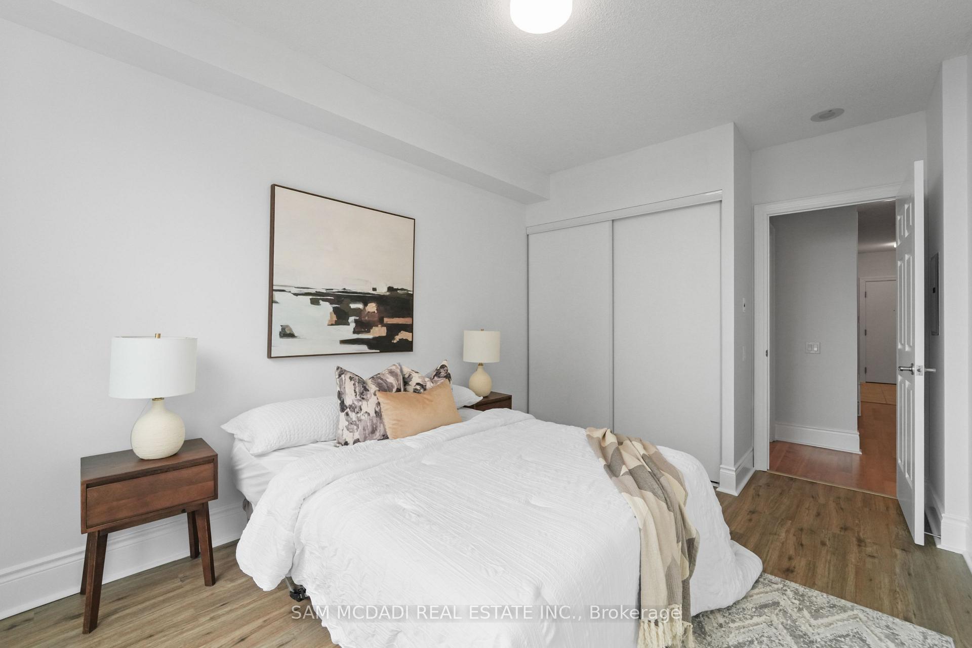 5229 Dundas Street W 2002