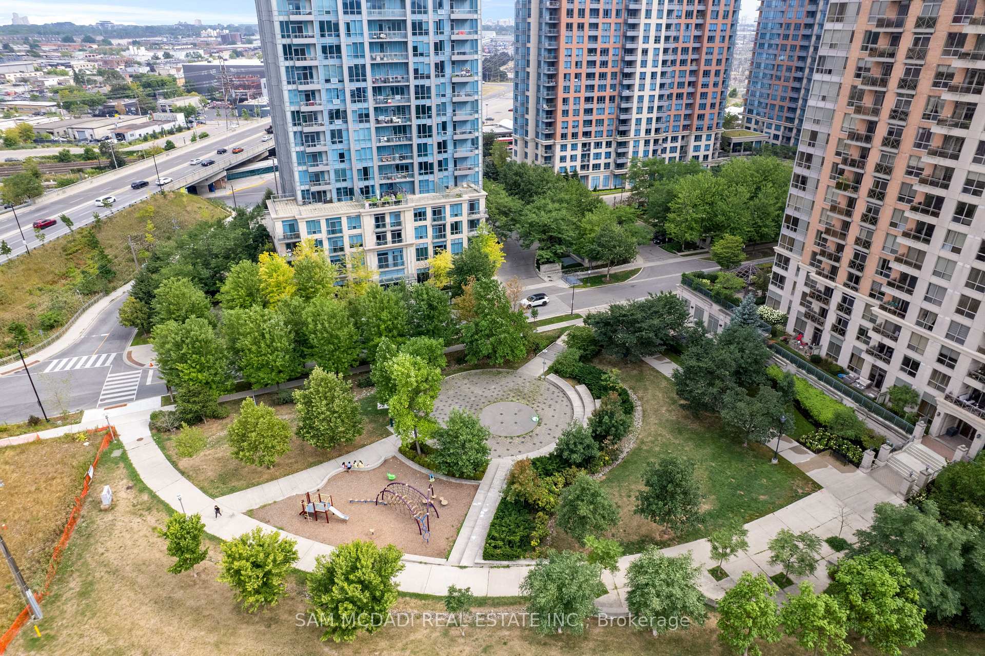 5229 Dundas Street W 2002