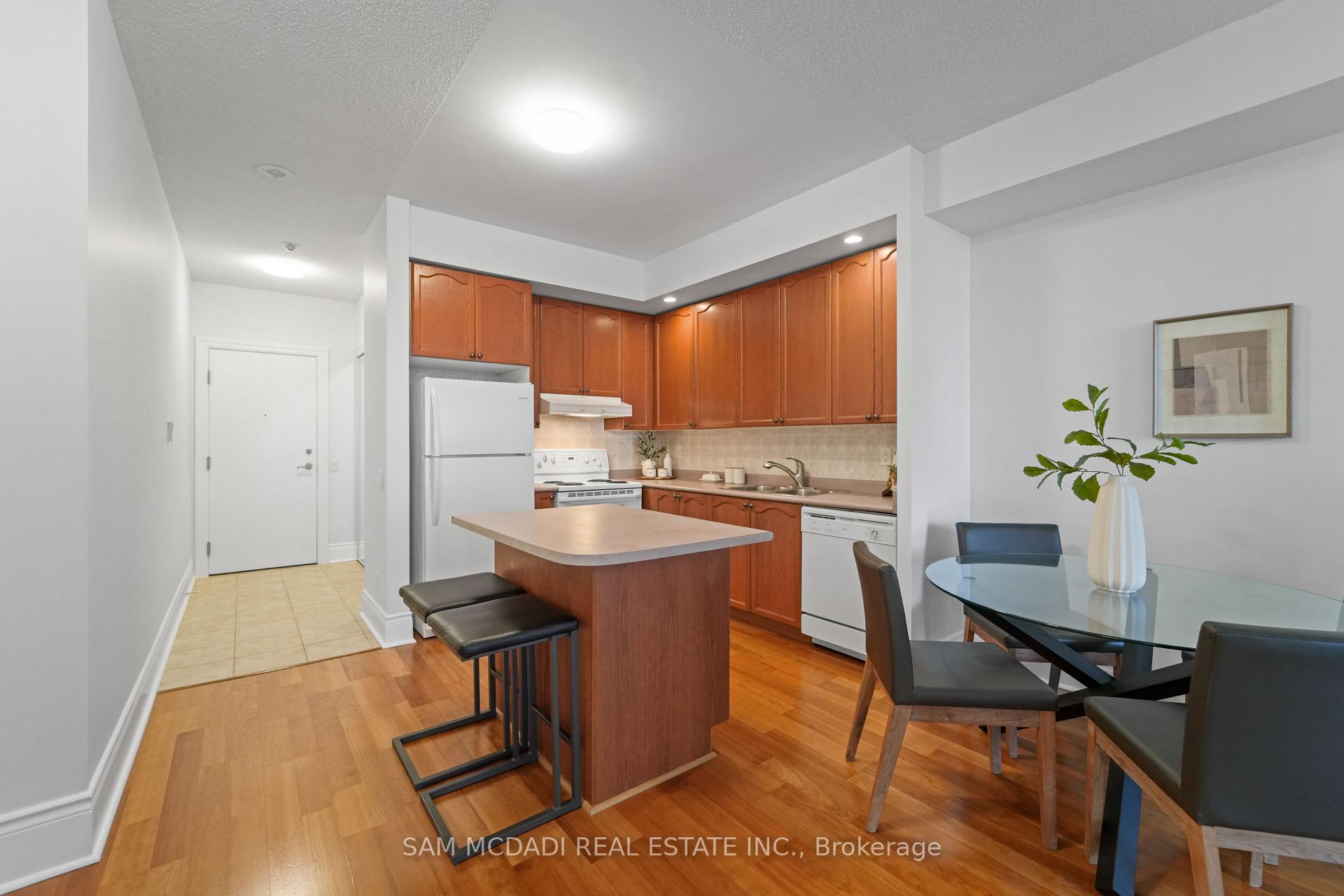 5229 Dundas Street W 2002