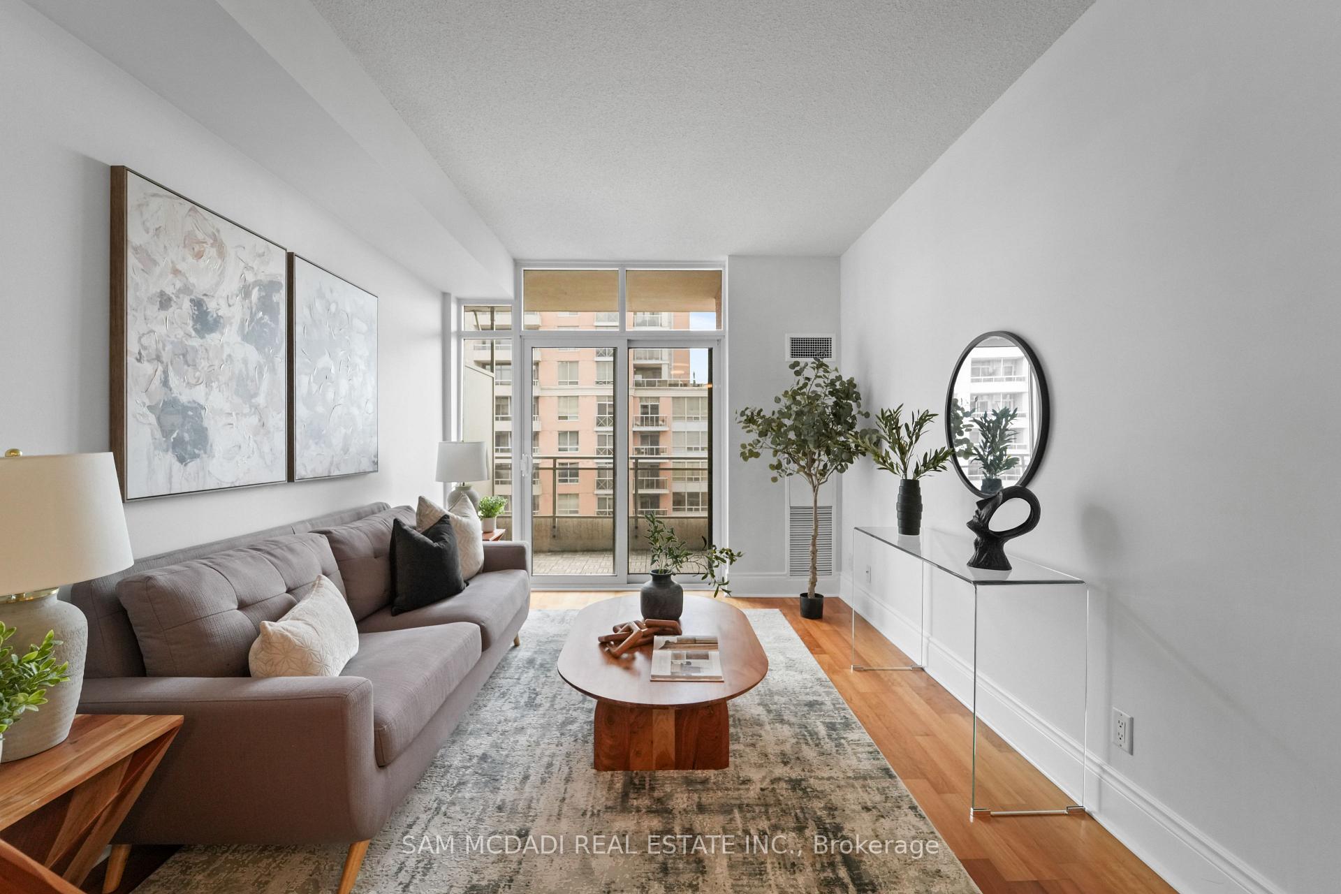 5229 Dundas Street W 2002