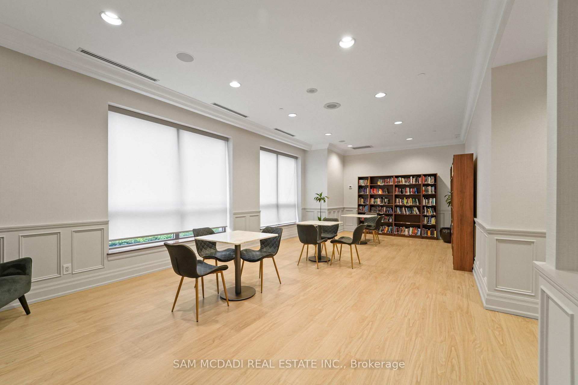 5229 Dundas Street W 2002