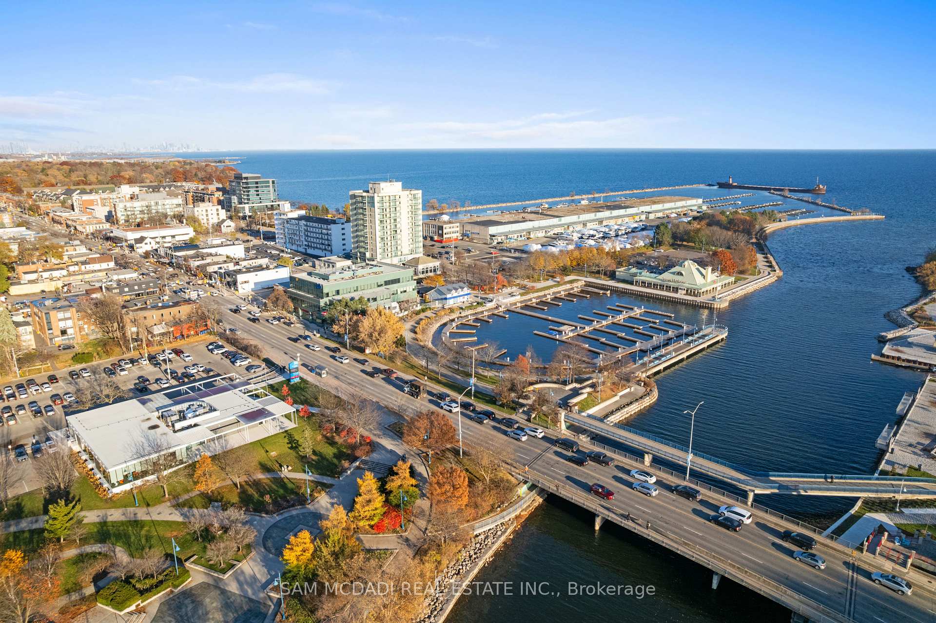 1470 Pinetree Crescent