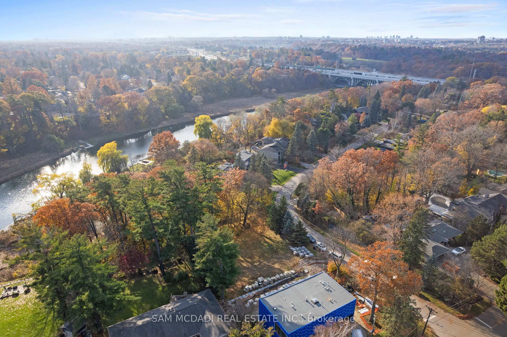 1470 Pinetree Crescent