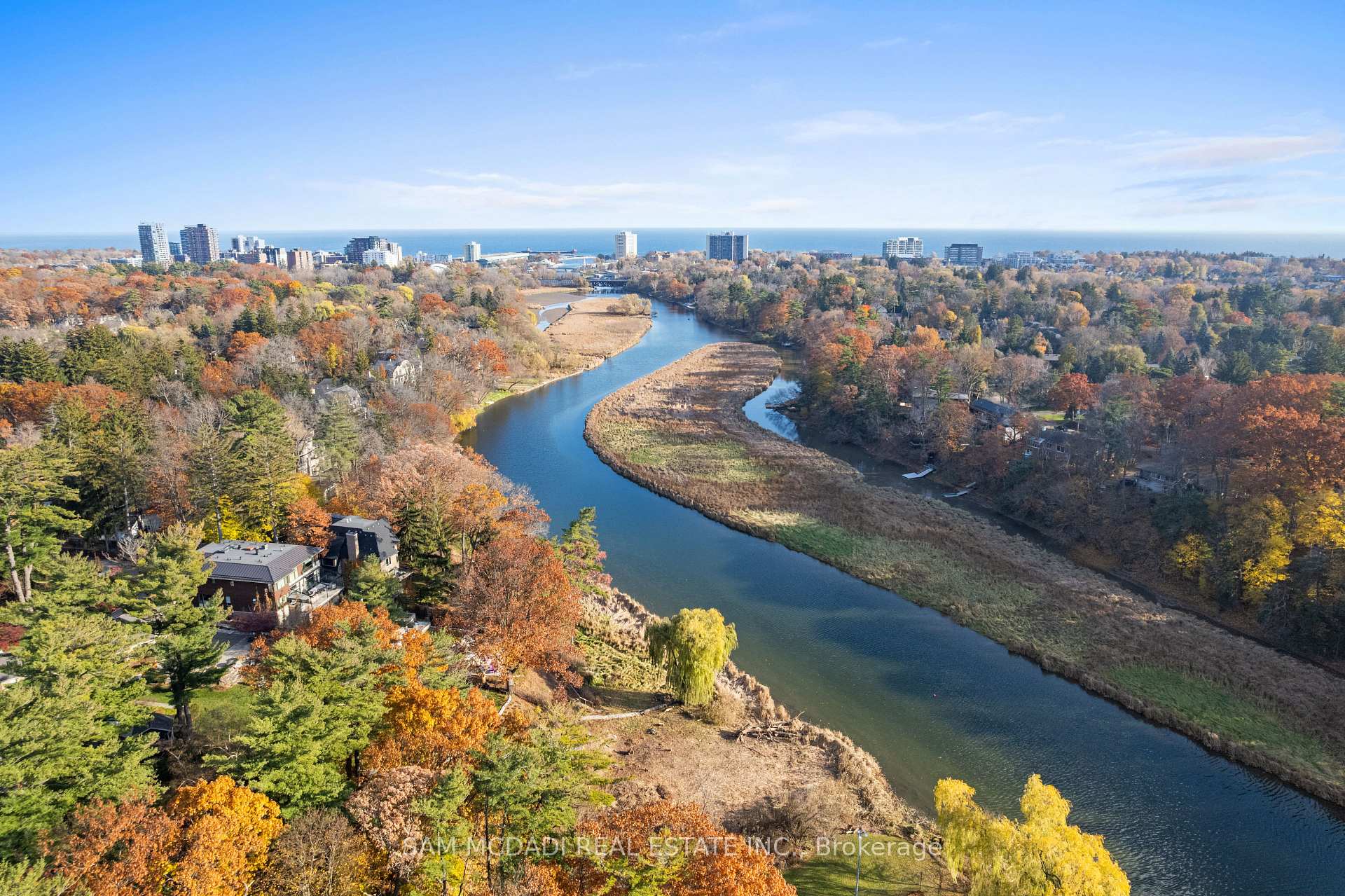 1470 Pinetree Crescent