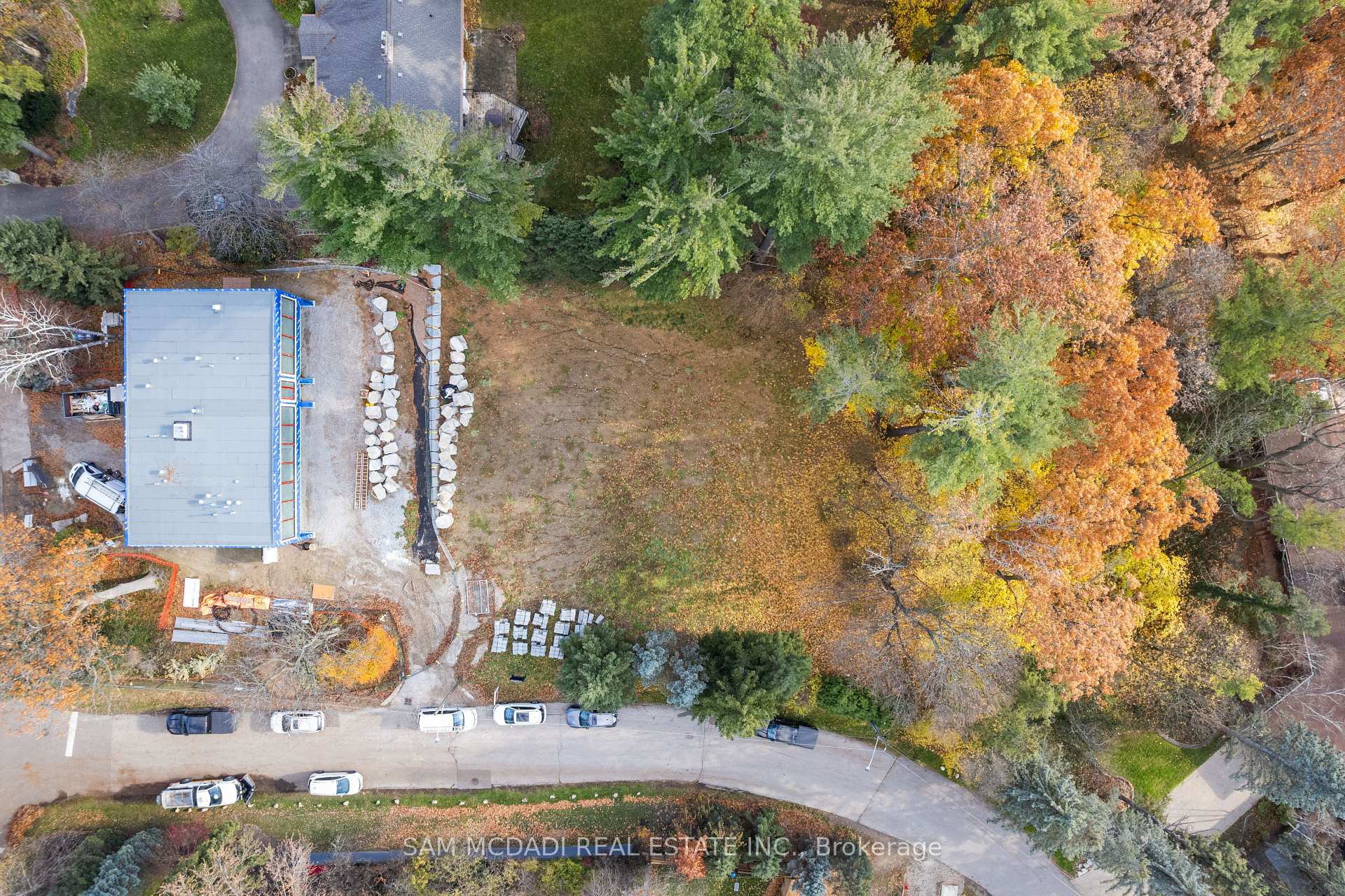 1470 Pinetree Crescent