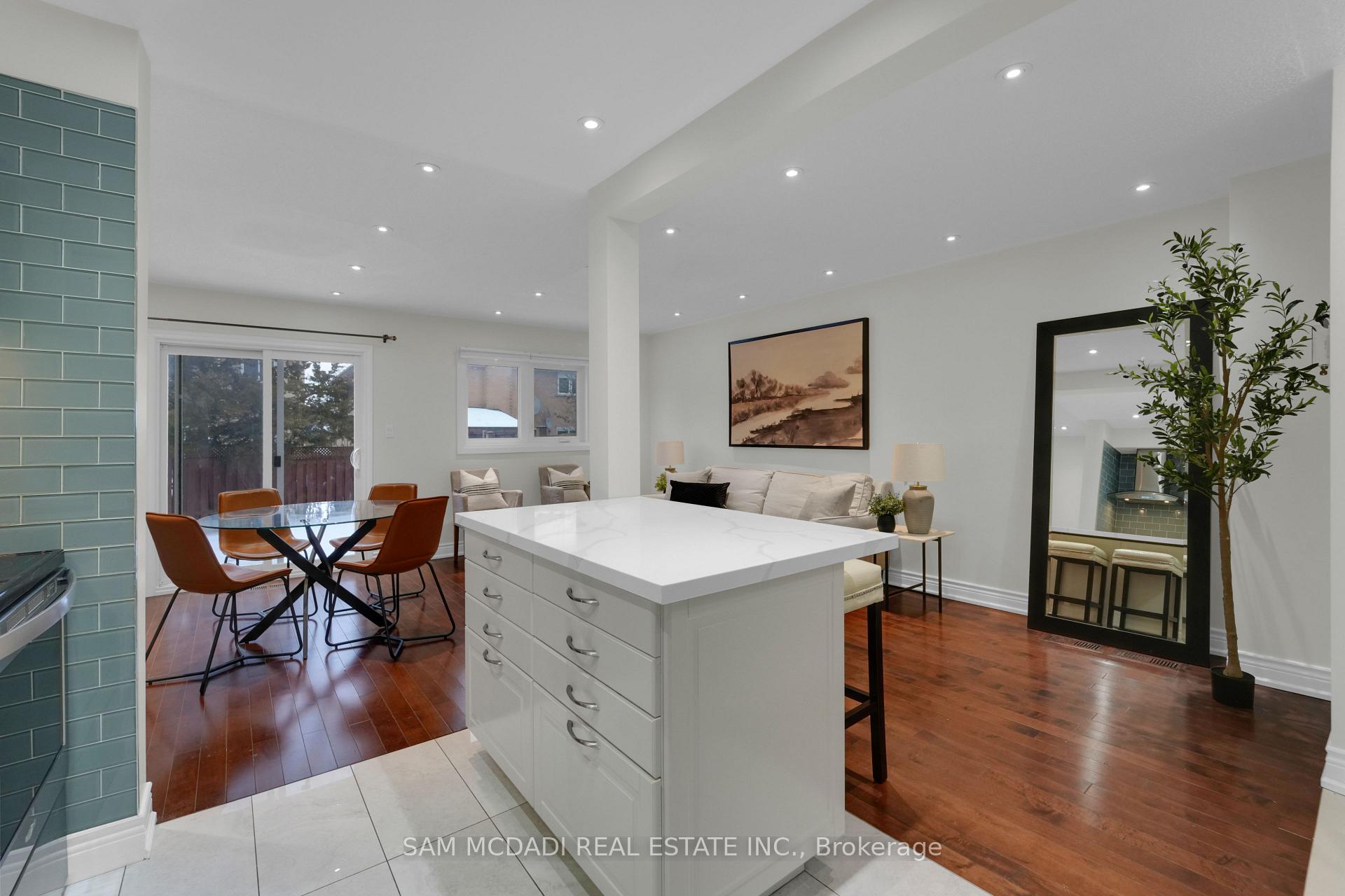 5487 Cosmic Crescent