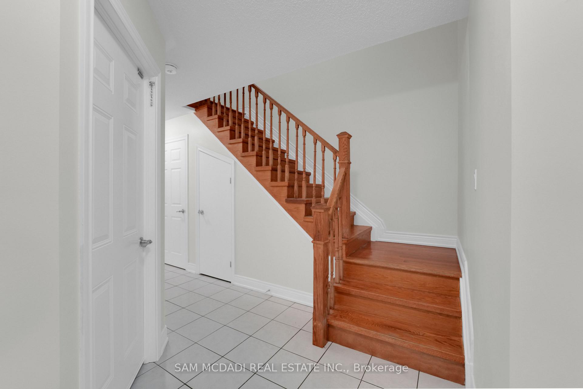 5487 Cosmic Crescent