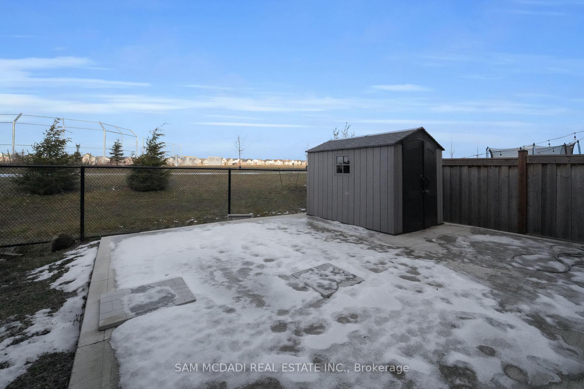 1395 Chretien Street