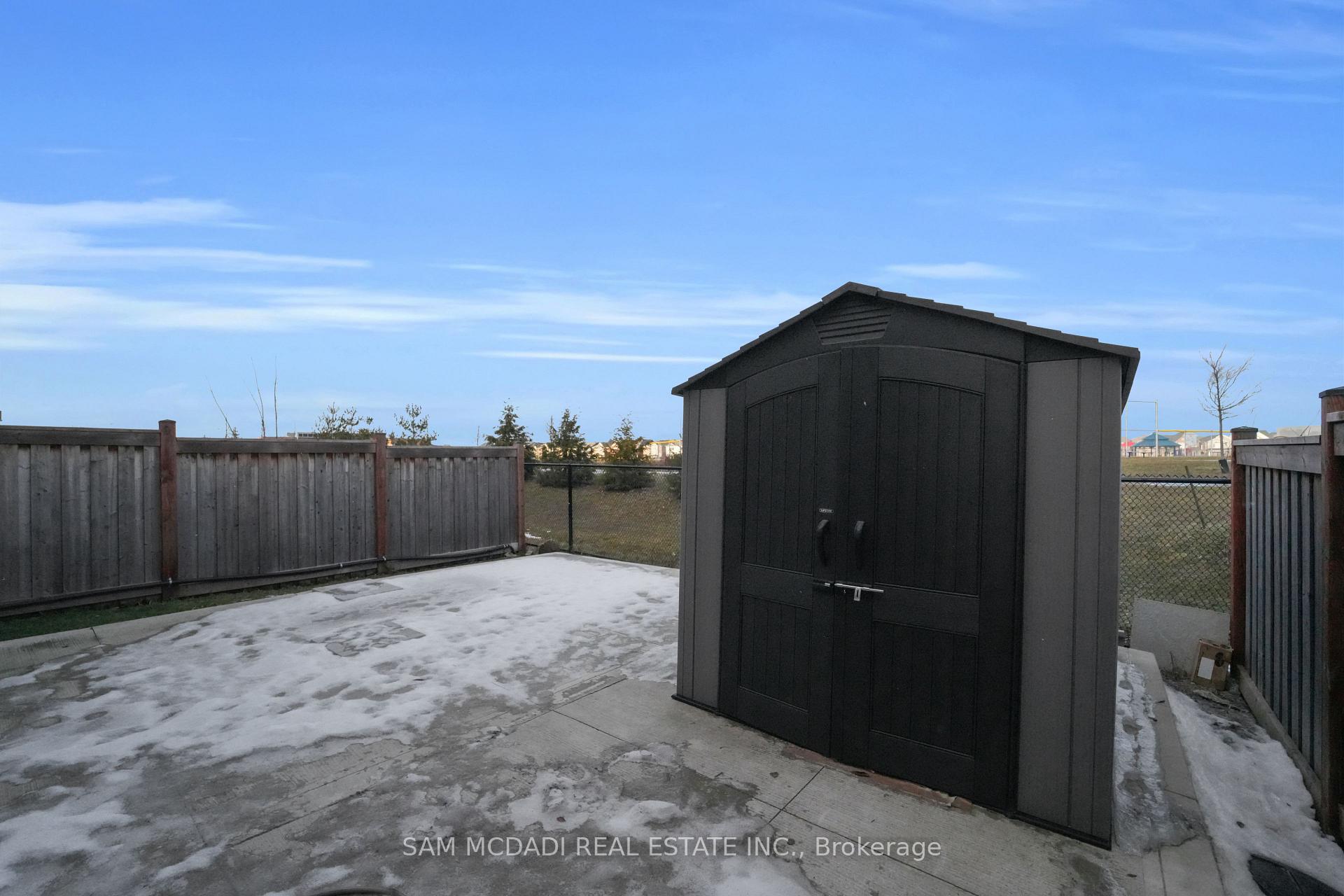 1395 Chretien Street