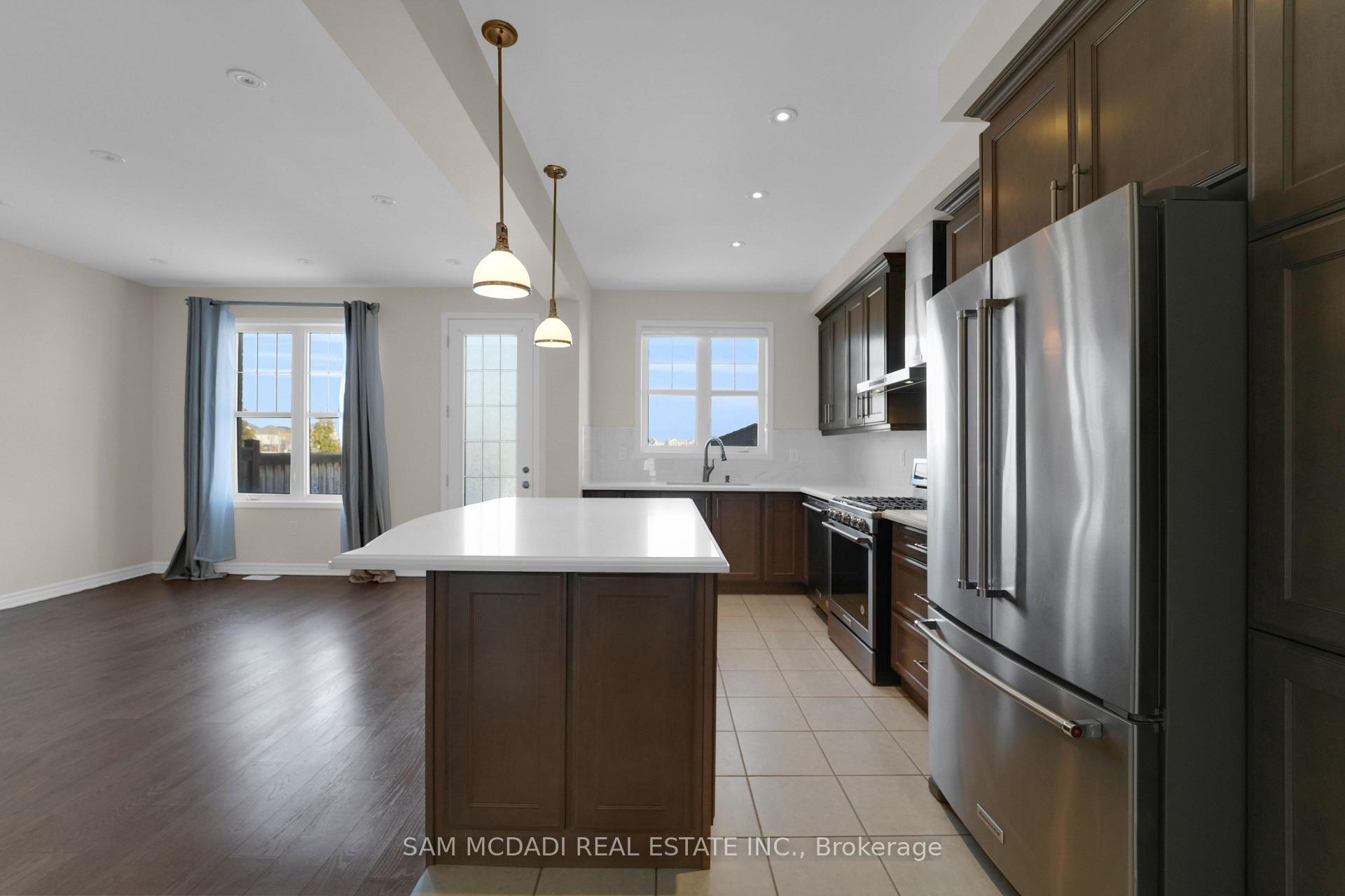 1395 Chretien Street