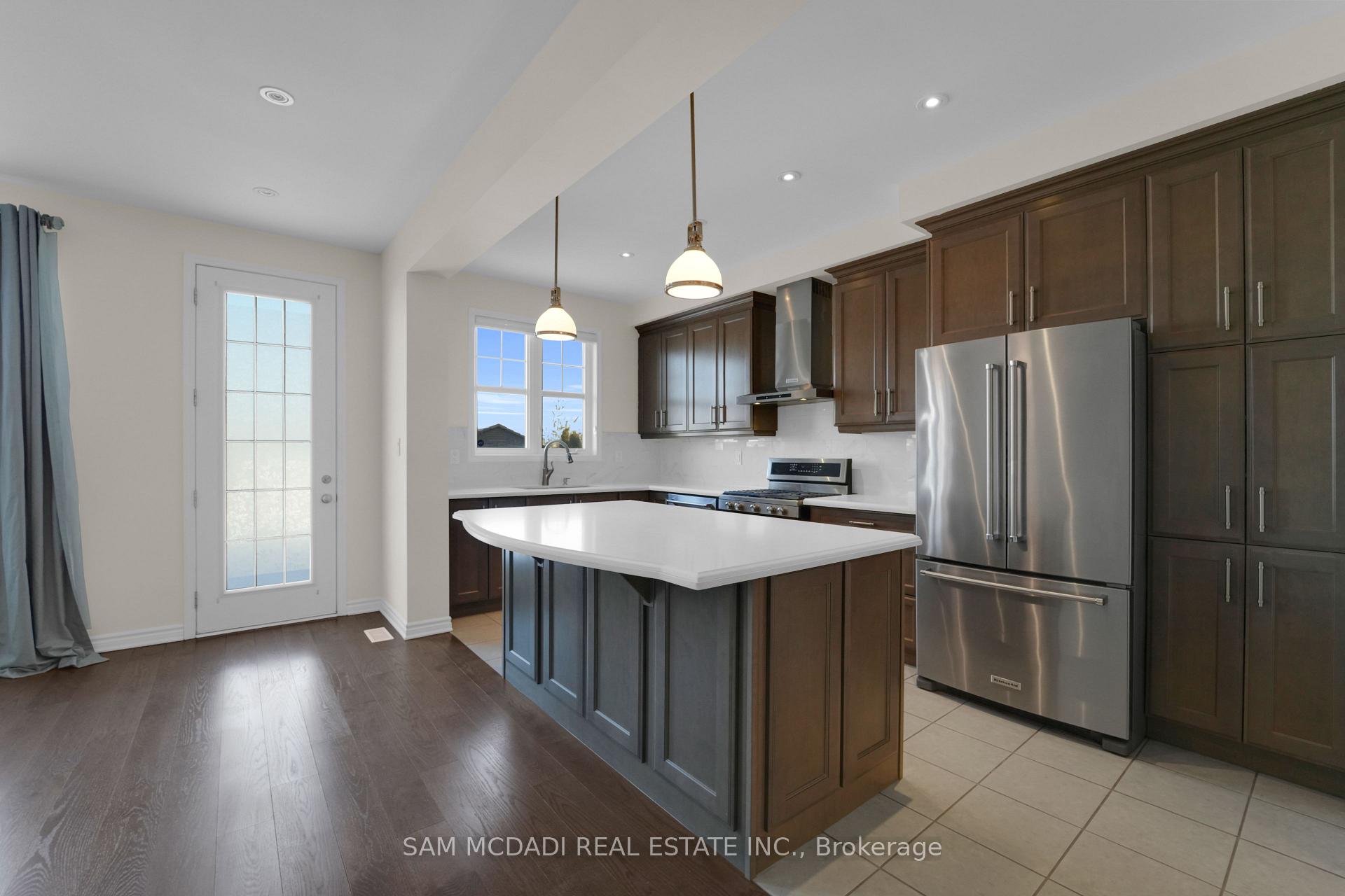 1395 Chretien Street