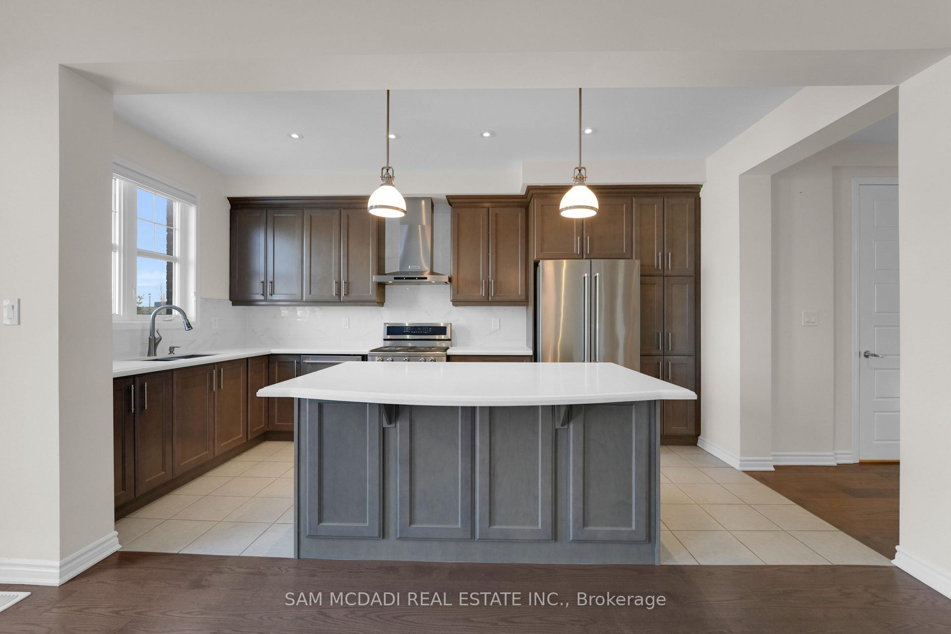 1395 Chretien Street