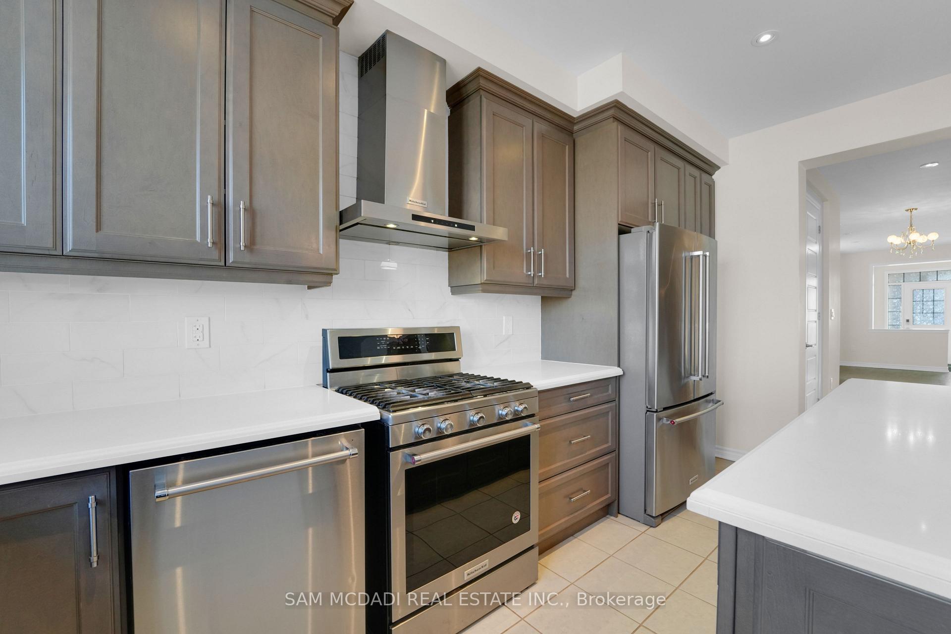 1395 Chretien Street