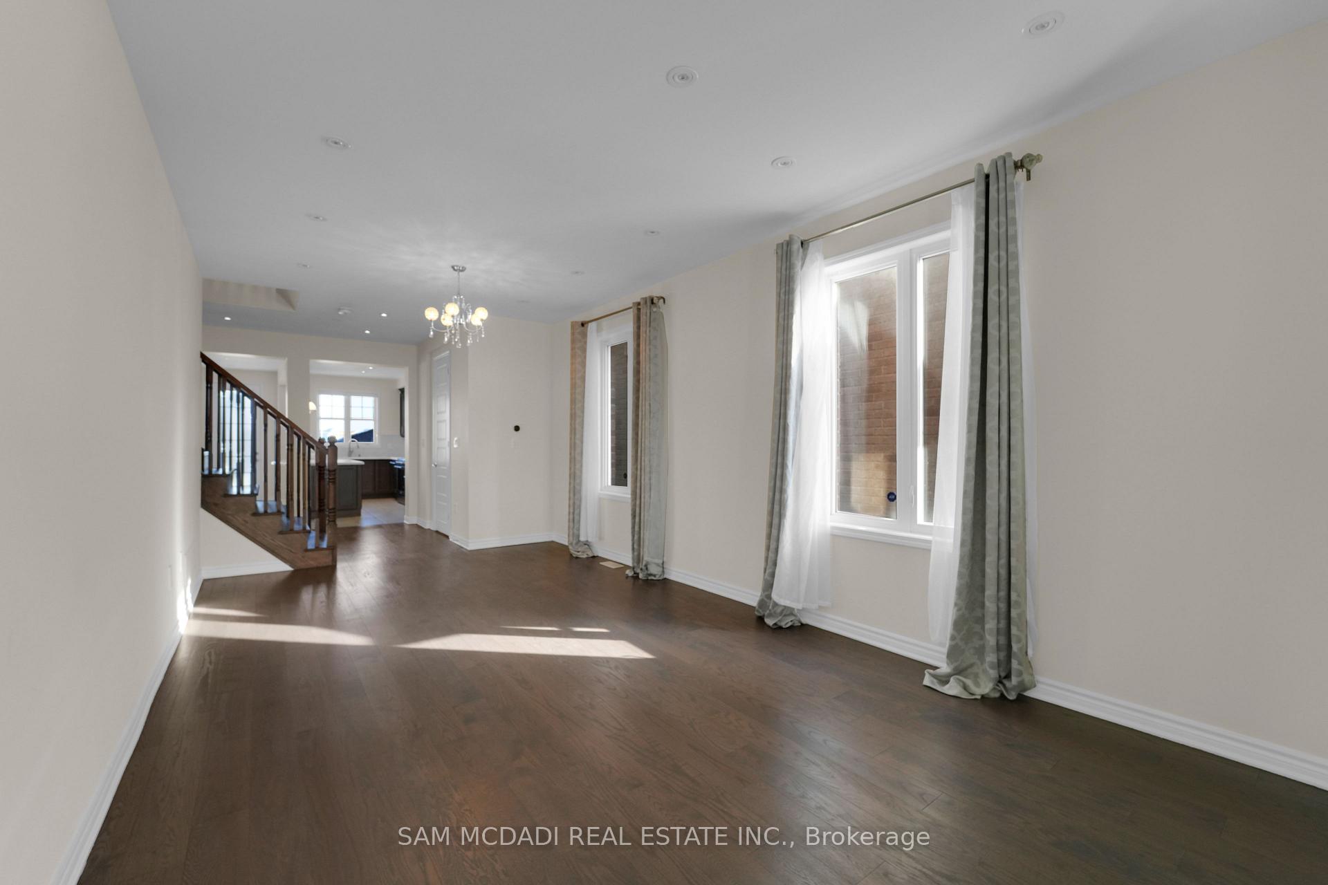 1395 Chretien Street