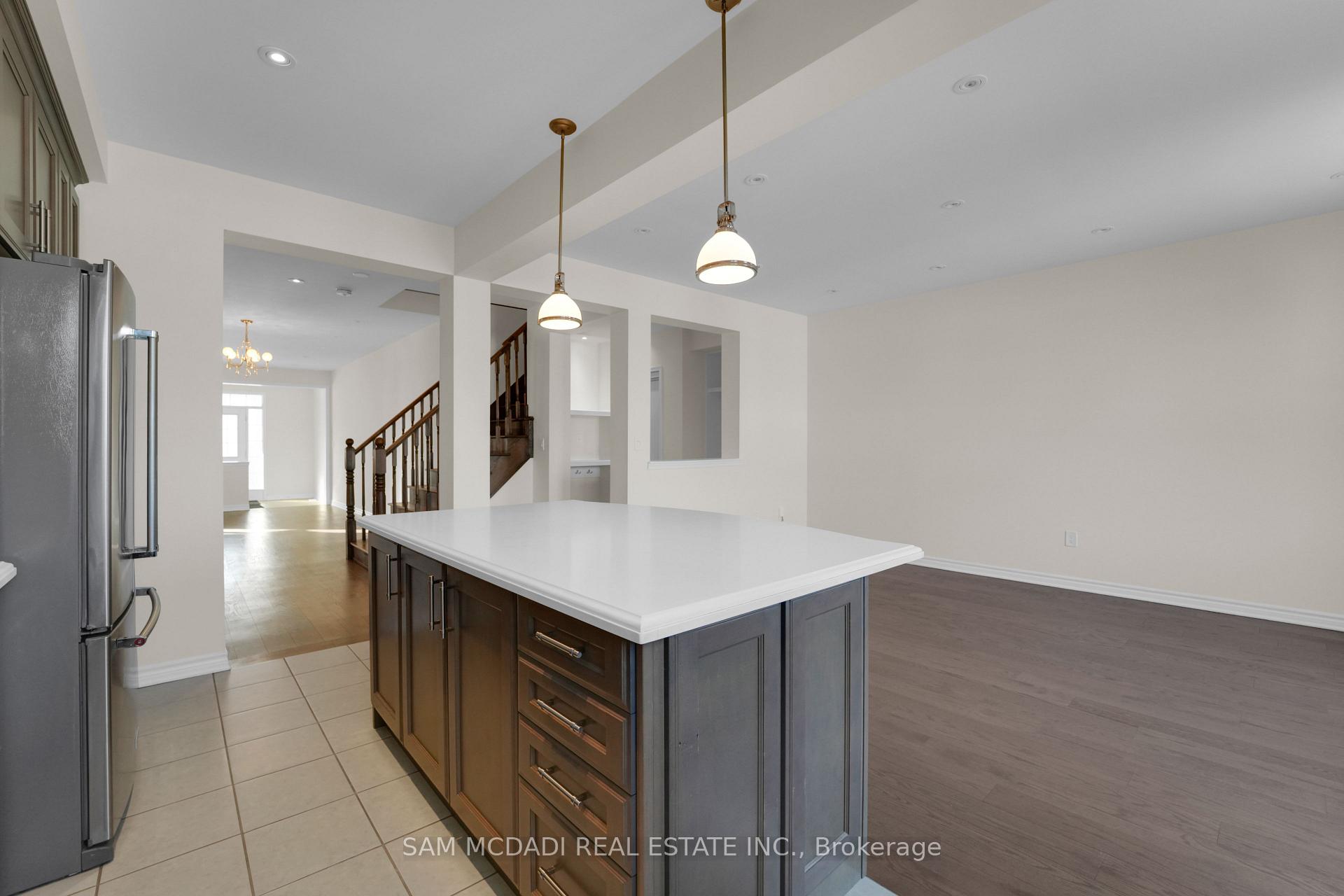 1395 Chretien Street