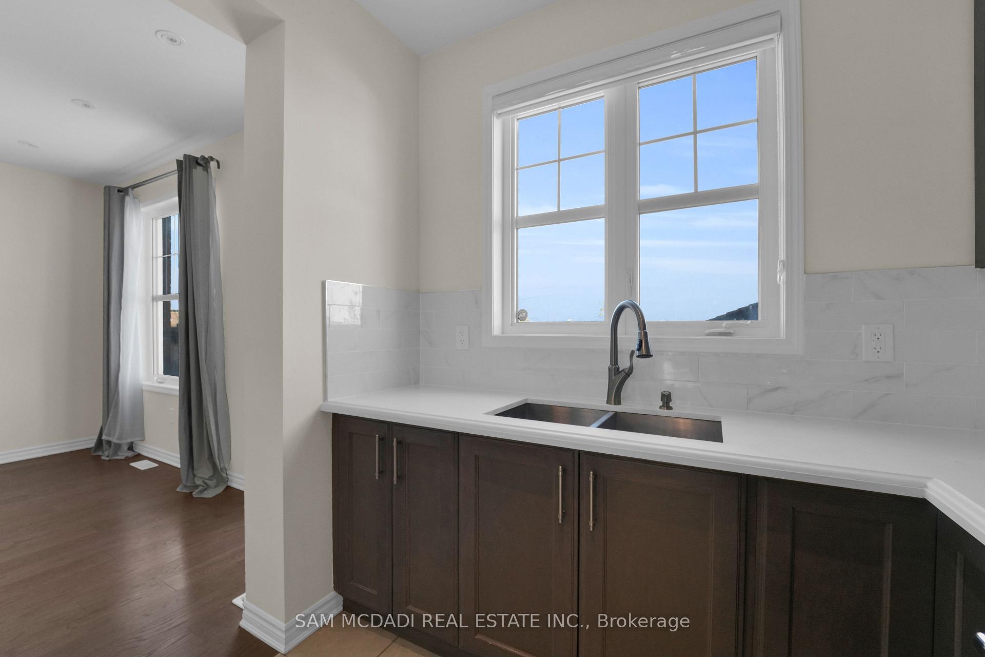 1395 Chretien Street