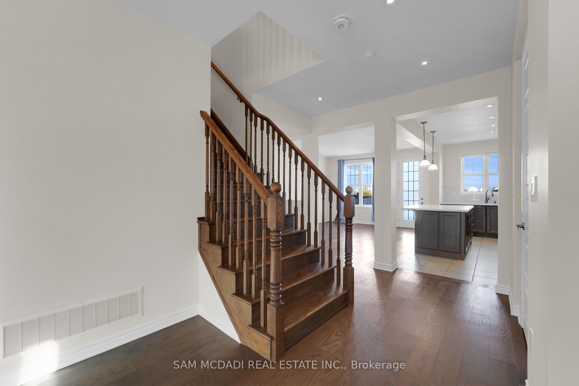 1395 Chretien Street