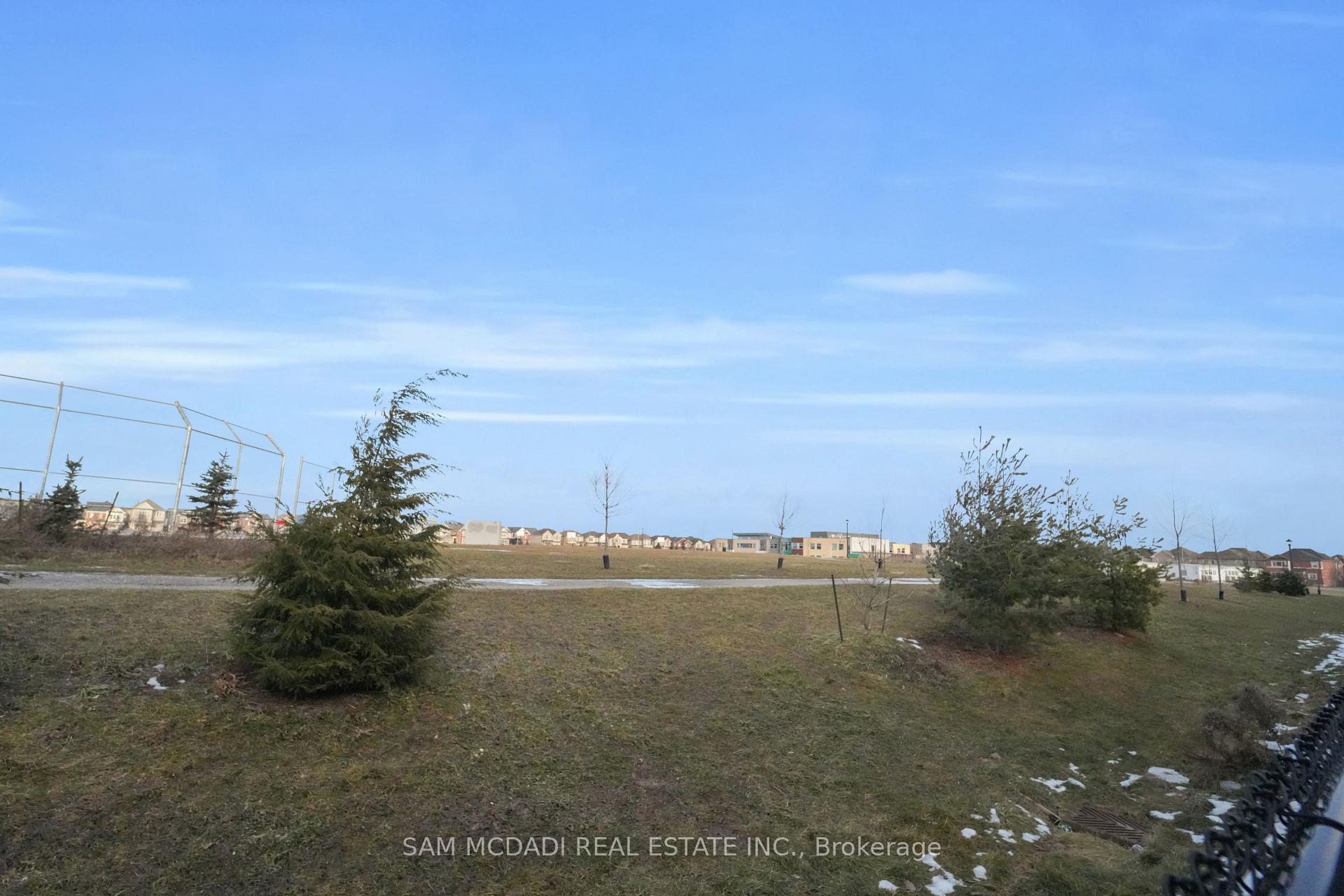 1395 Chretien Street