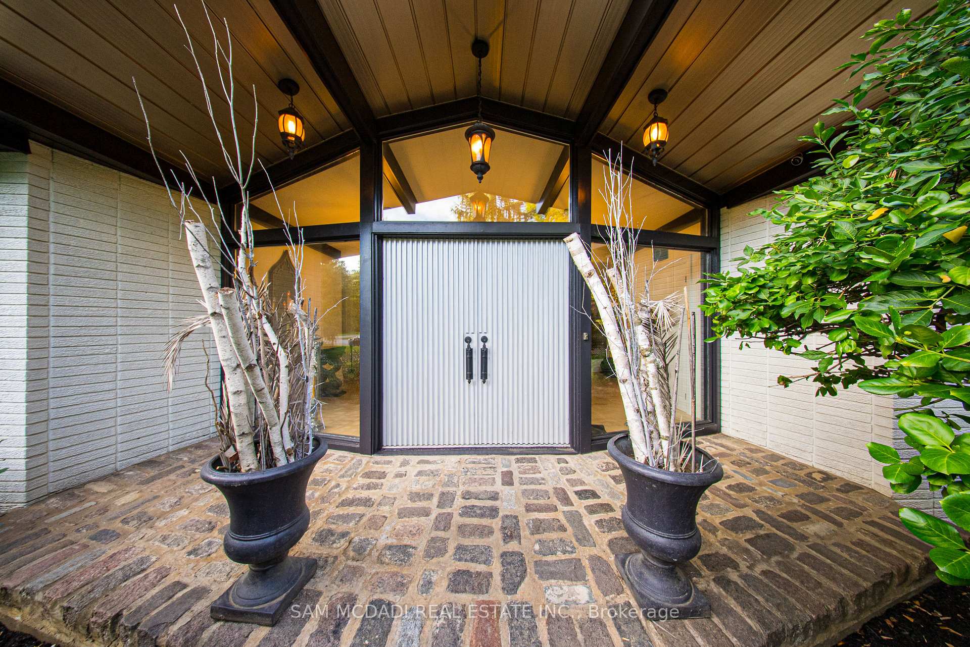 625 Sir Richard's Road