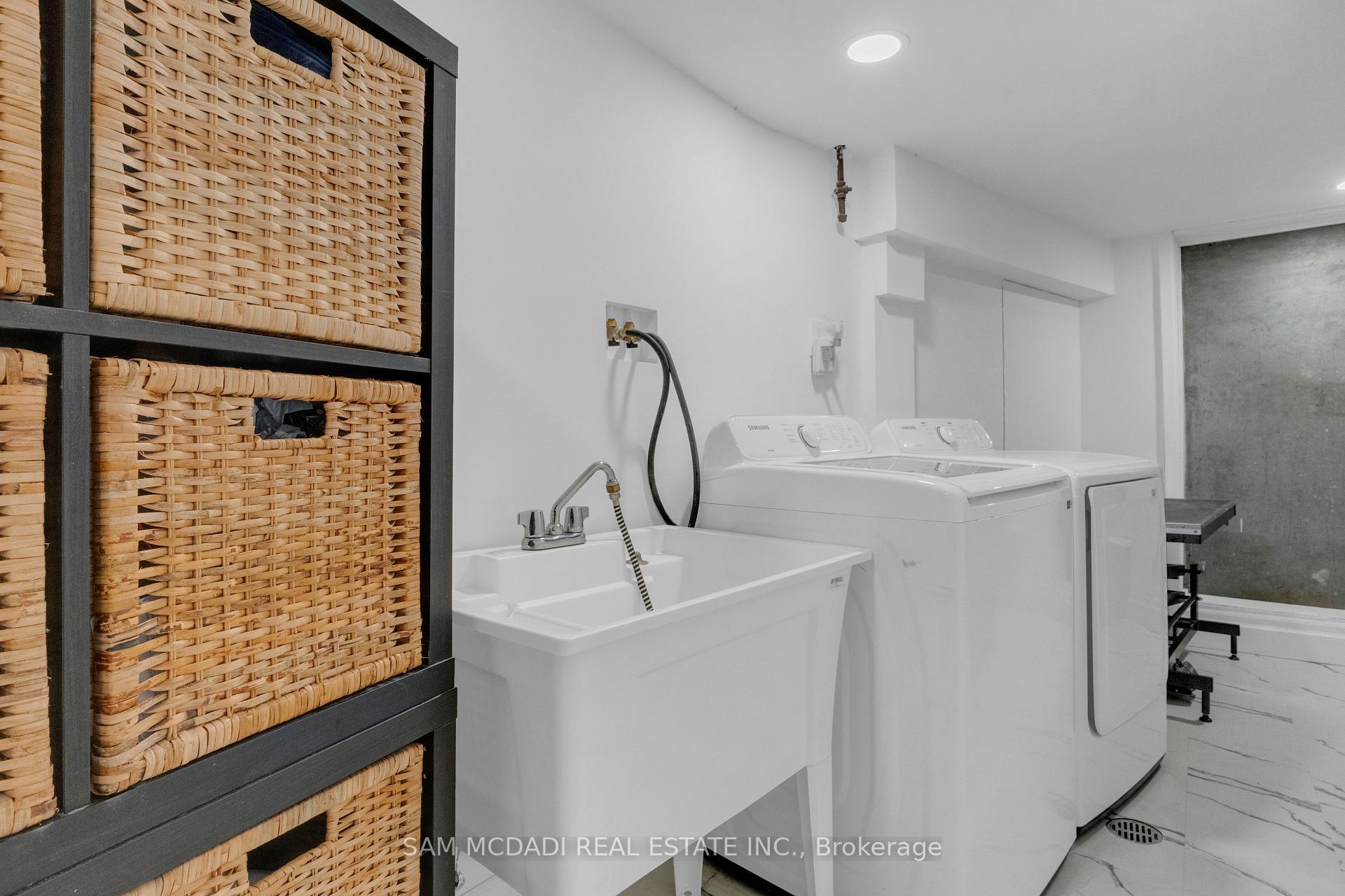 625 Sir Richard's Road