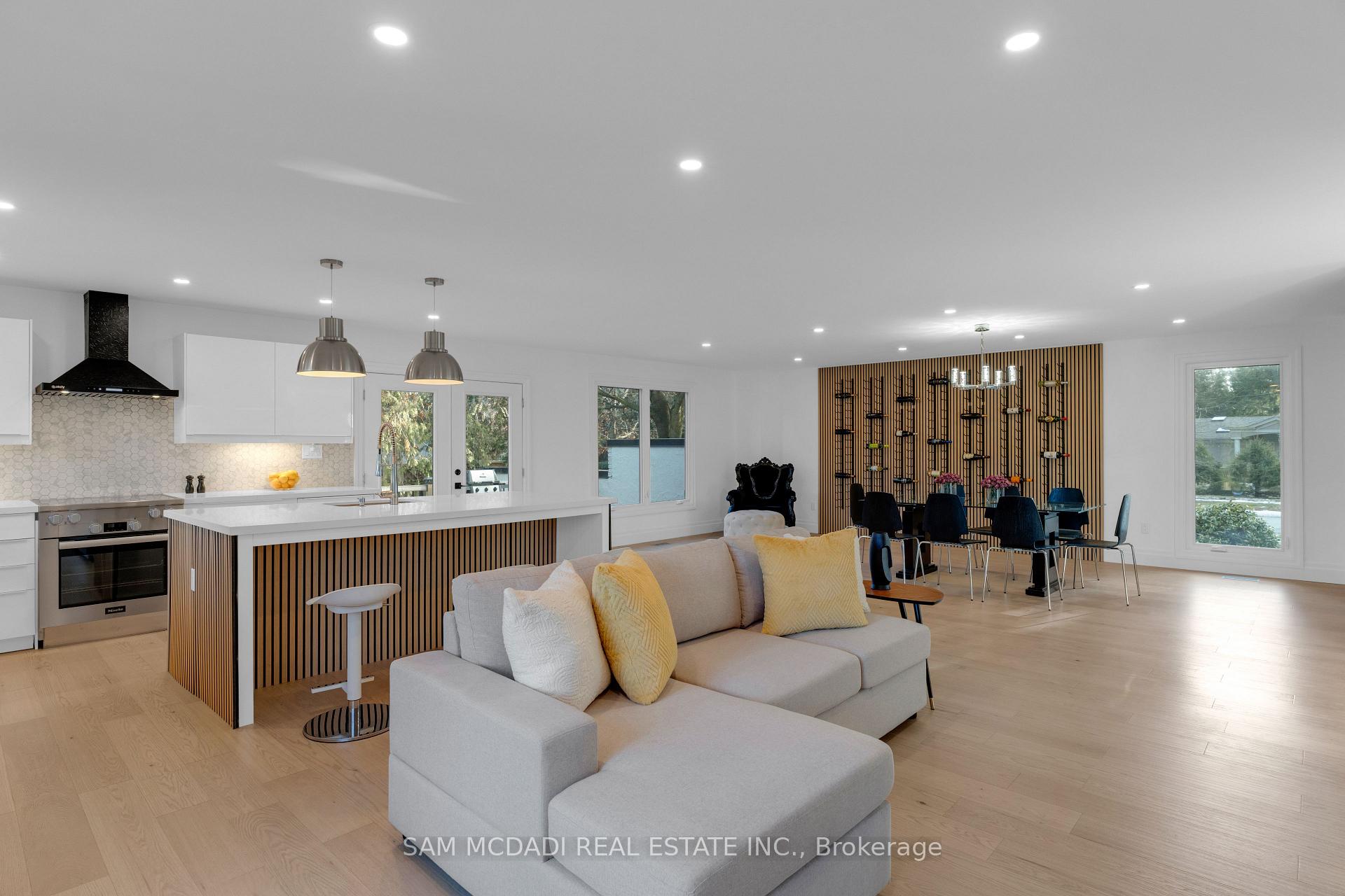 625 Sir Richard's Road