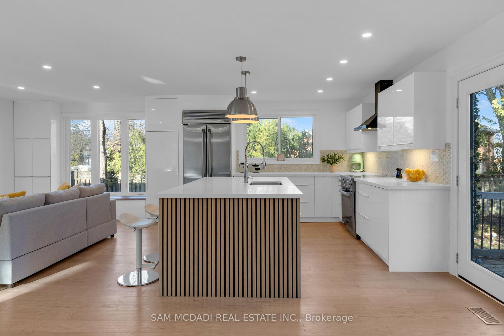 625 Sir Richard's Road