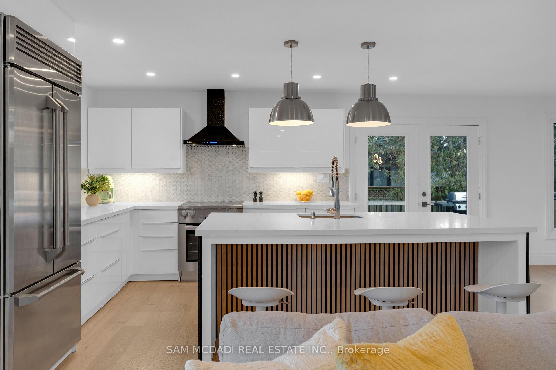 625 Sir Richard's Road