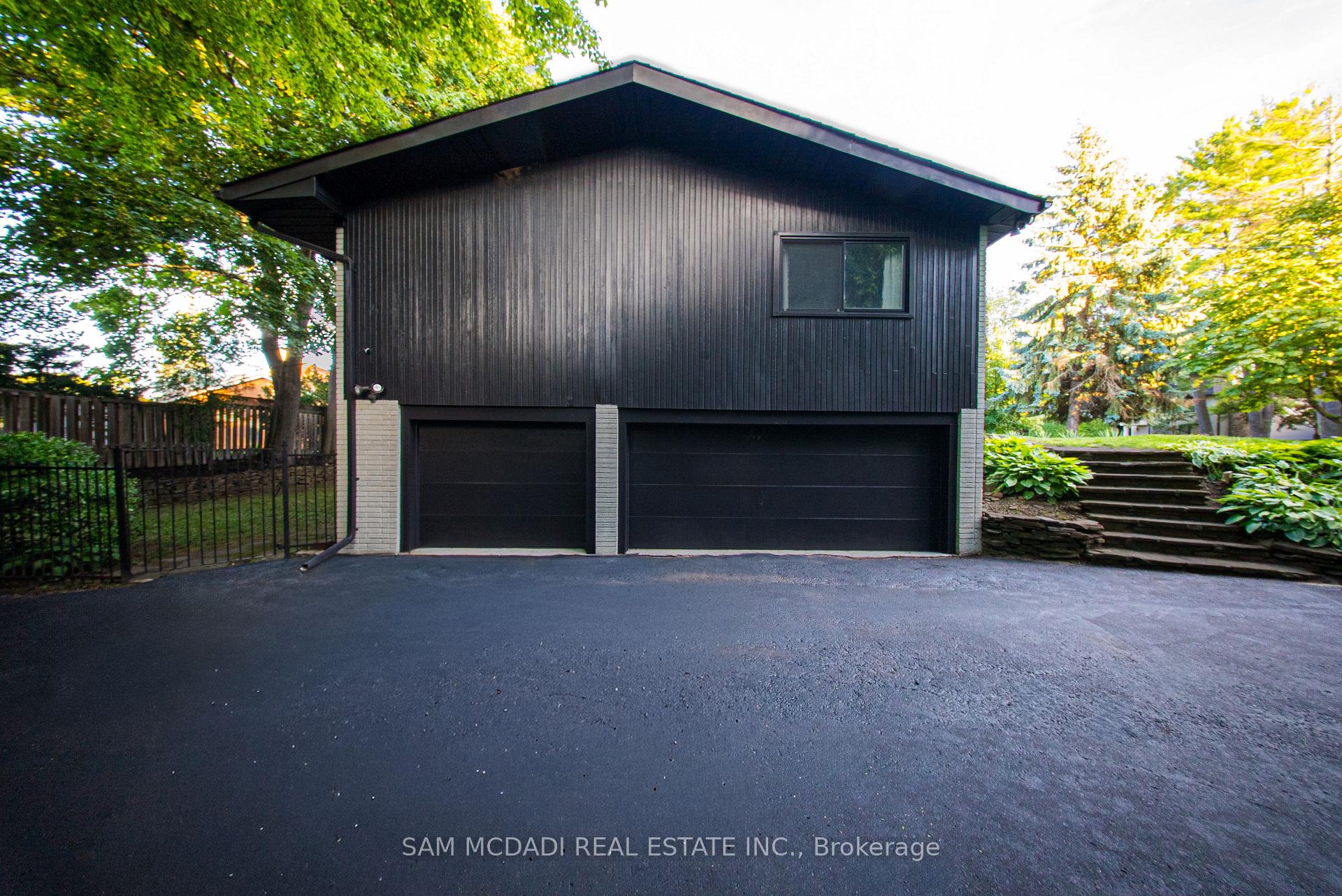 625 Sir Richard's Road