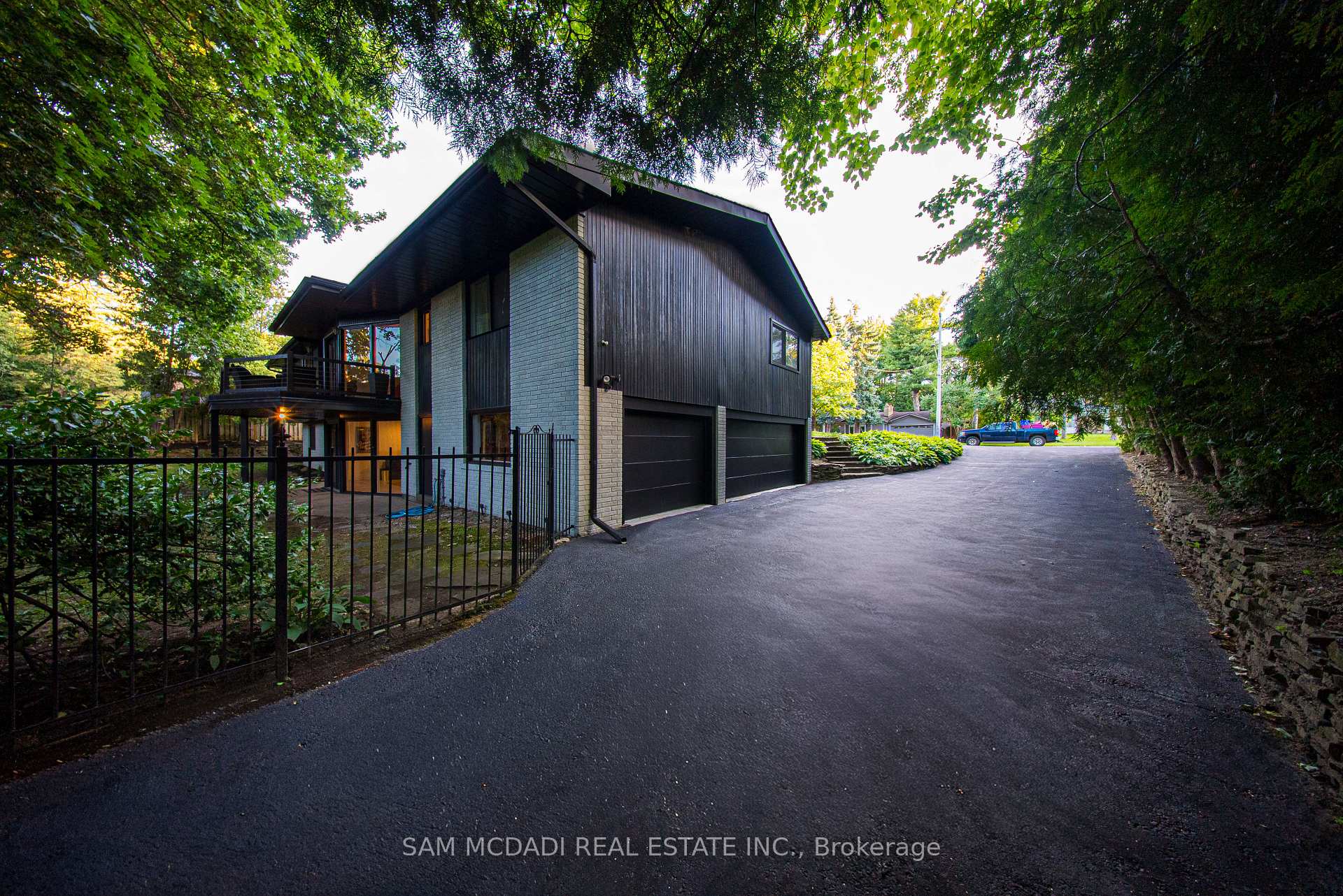 625 Sir Richard's Road