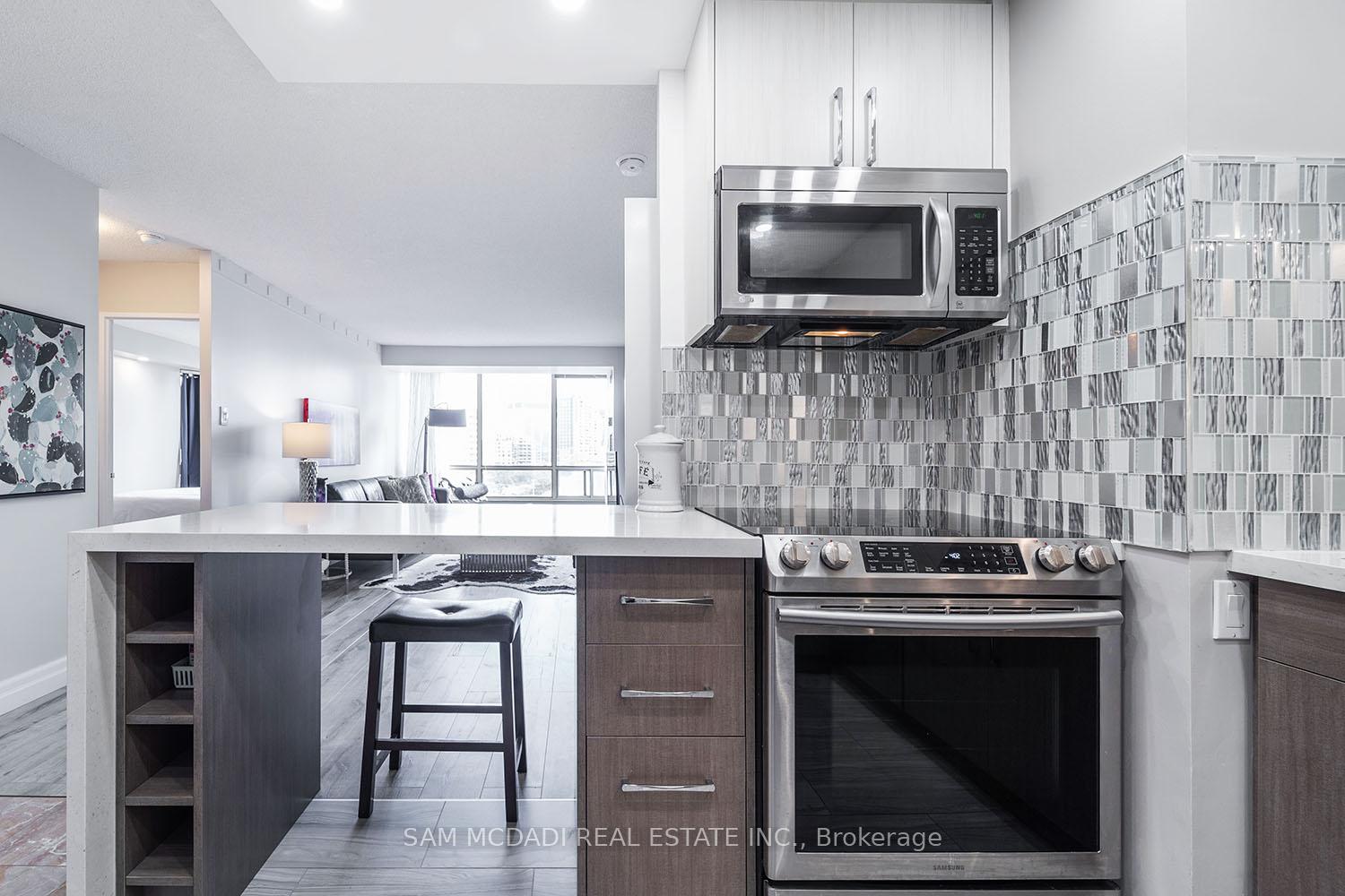 1300 Islington Avenue 909