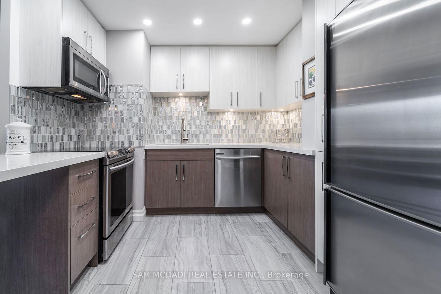 1300 Islington Avenue 909