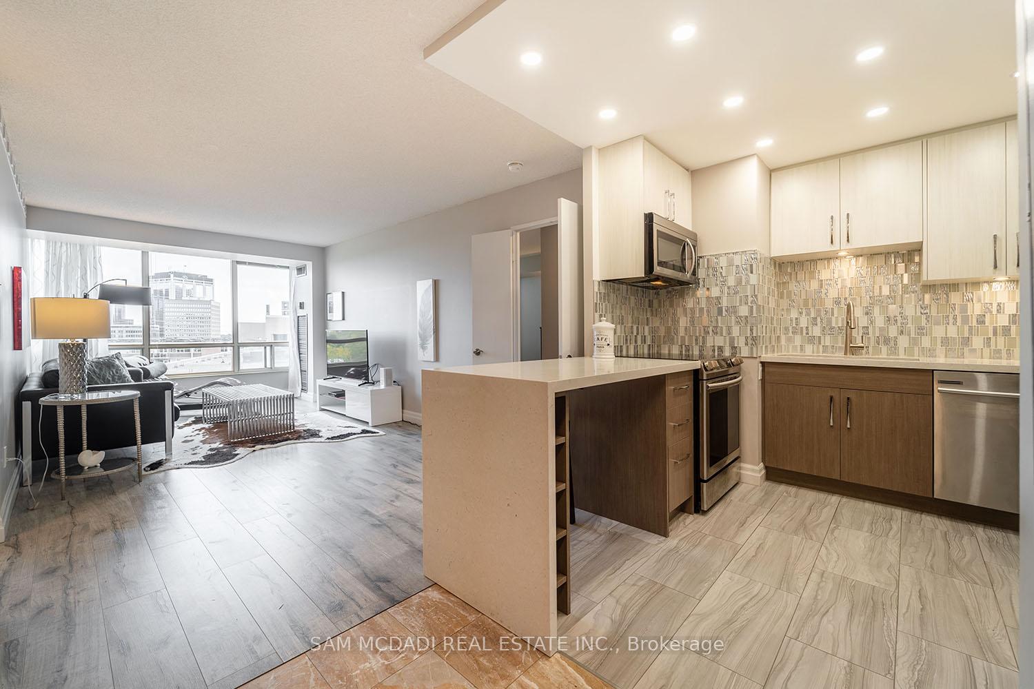 1300 Islington Avenue 909