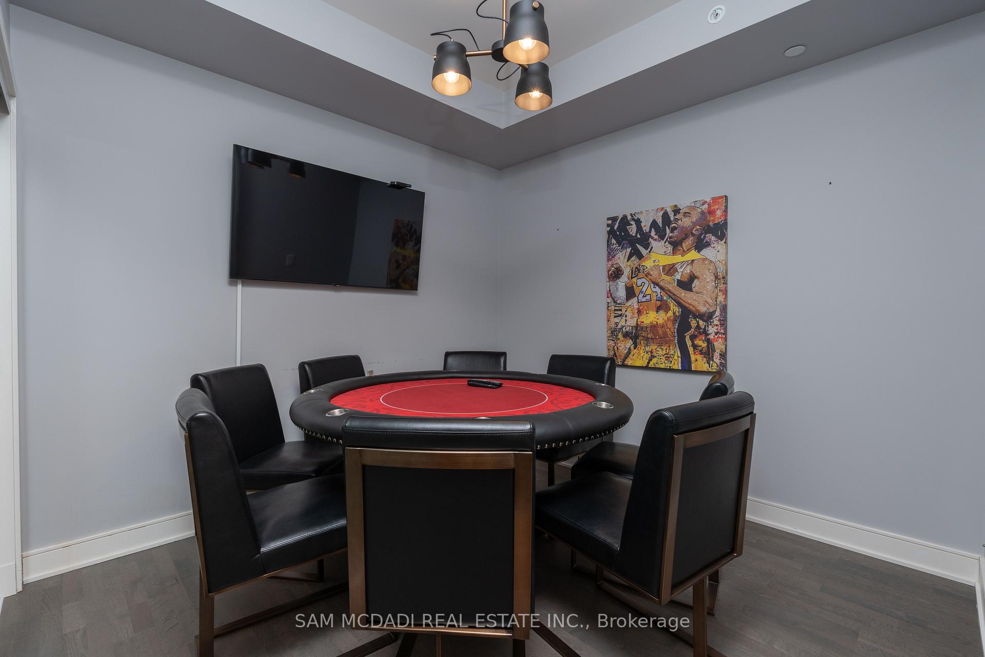 1575 Lakeshore Road W 232