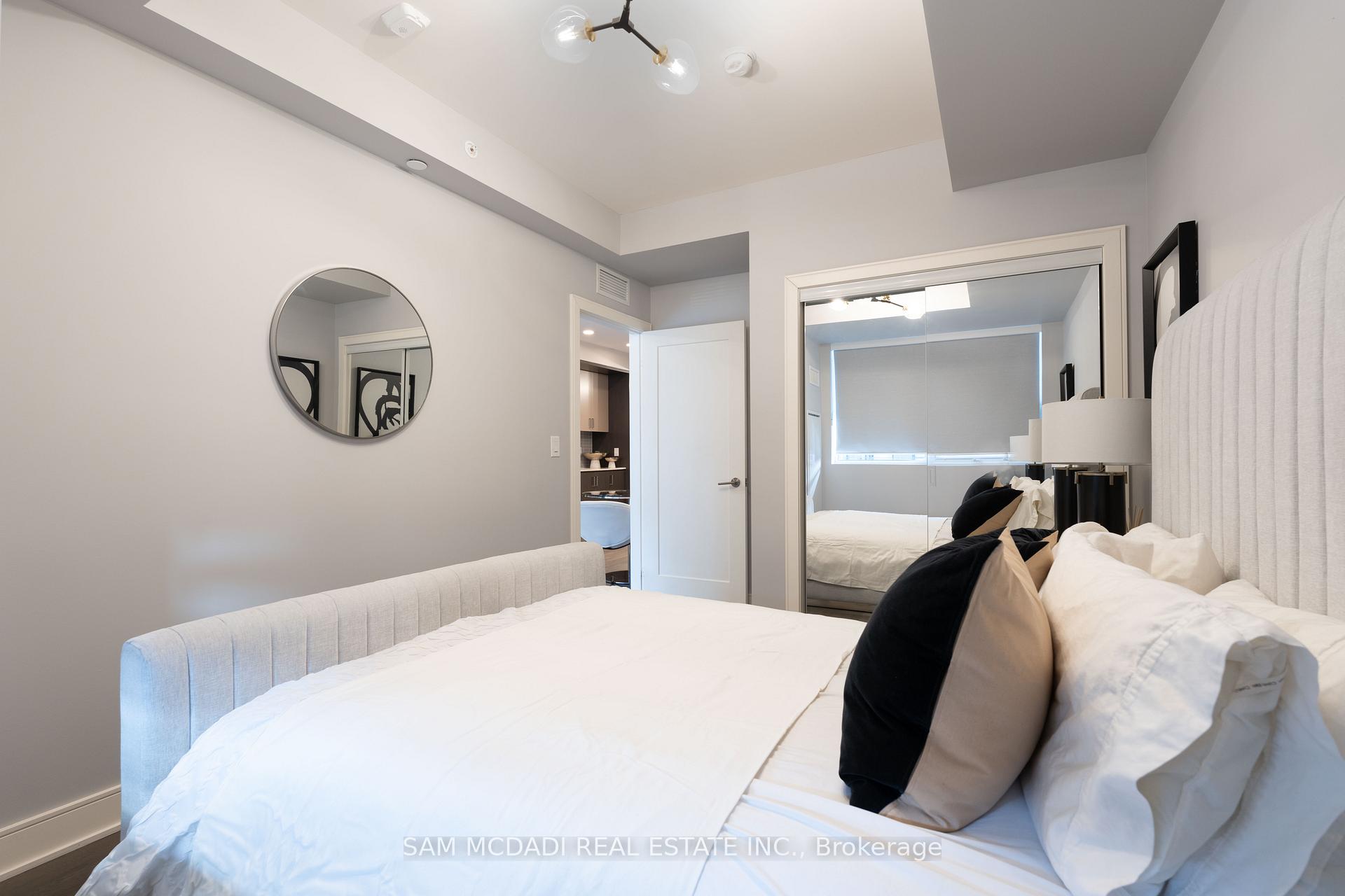 1575 Lakeshore Road W 232