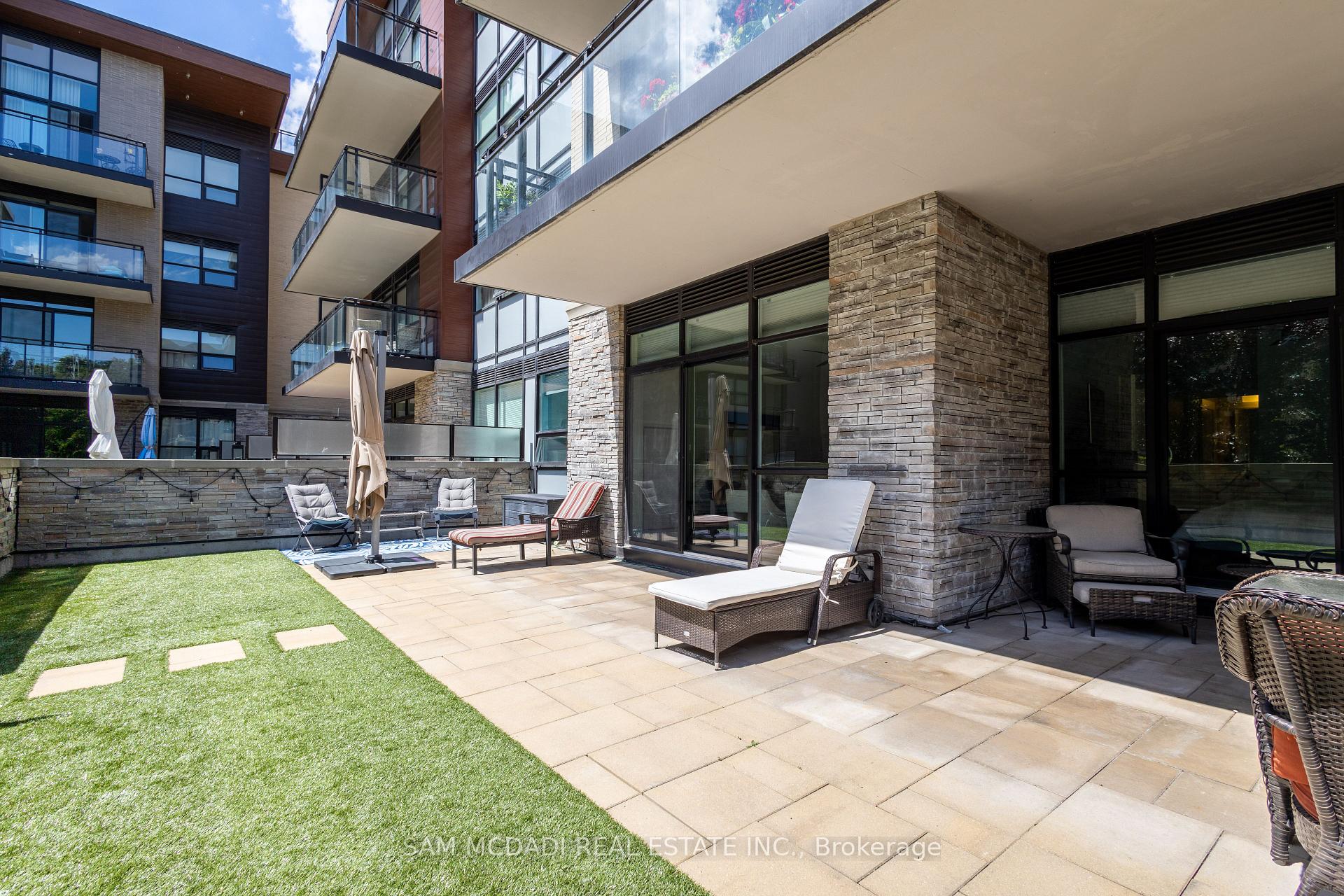 1575 Lakeshore Road W 232