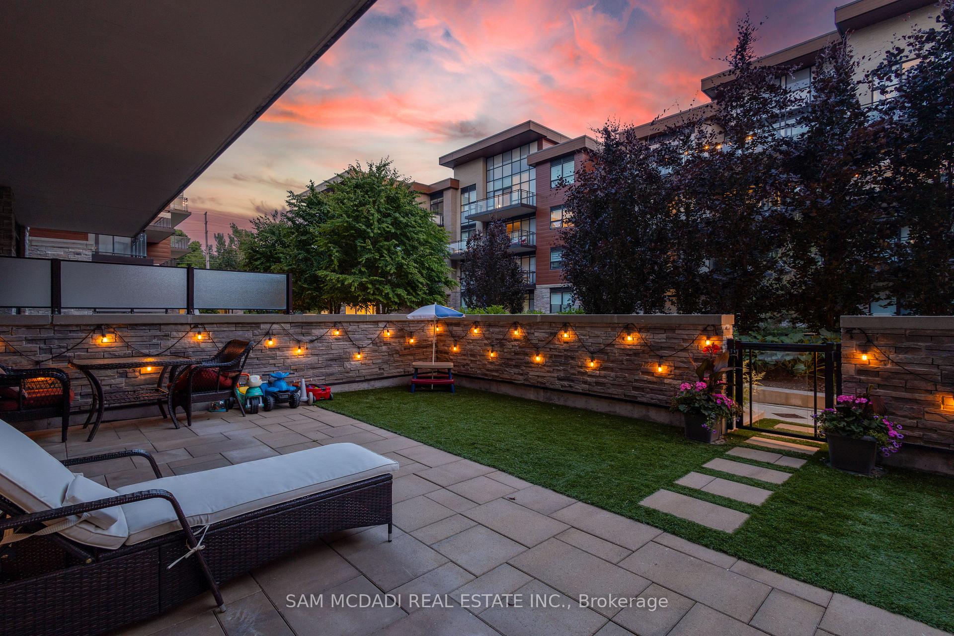 1575 Lakeshore Road W 232