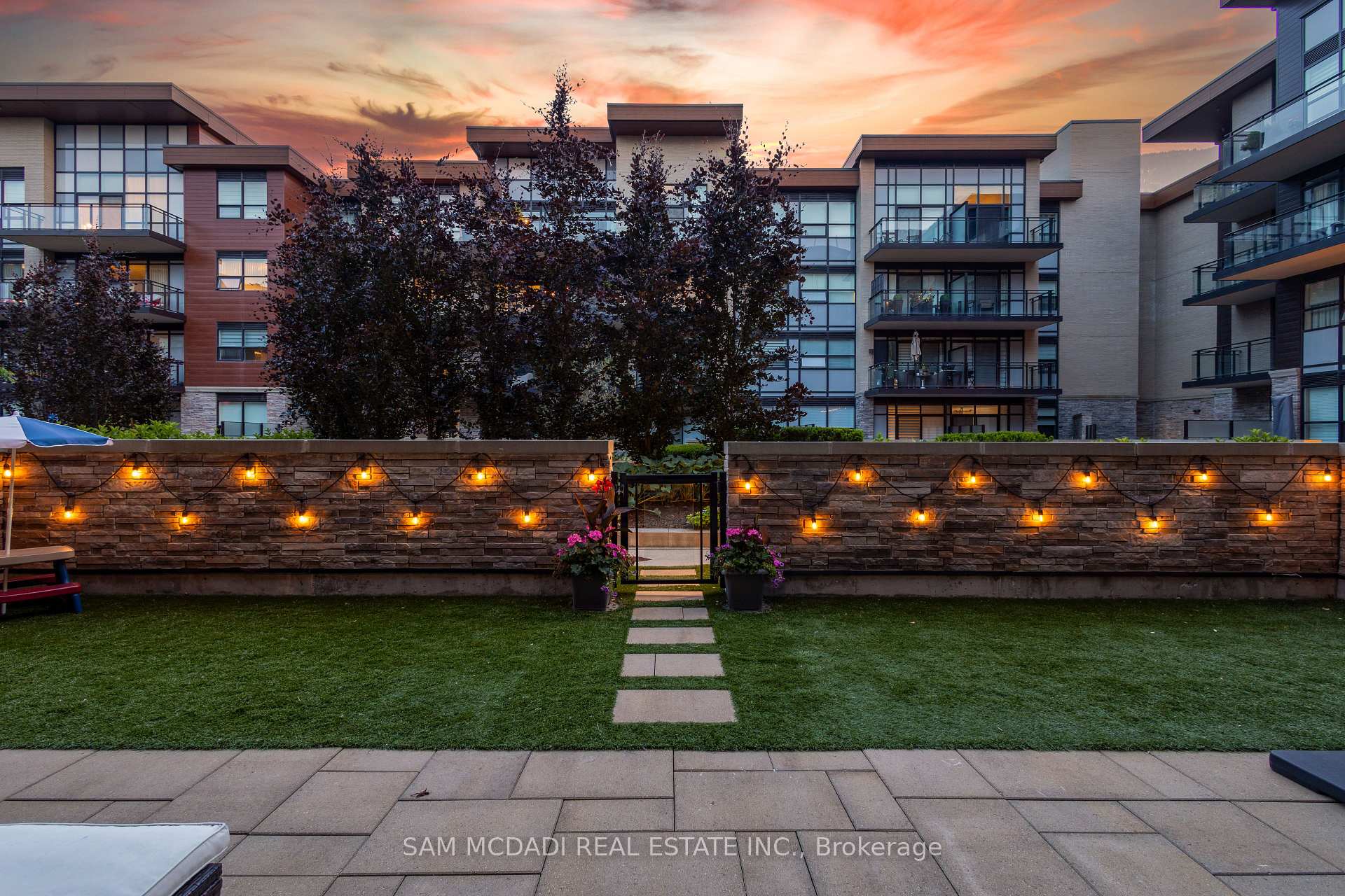 1575 Lakeshore Road W 232