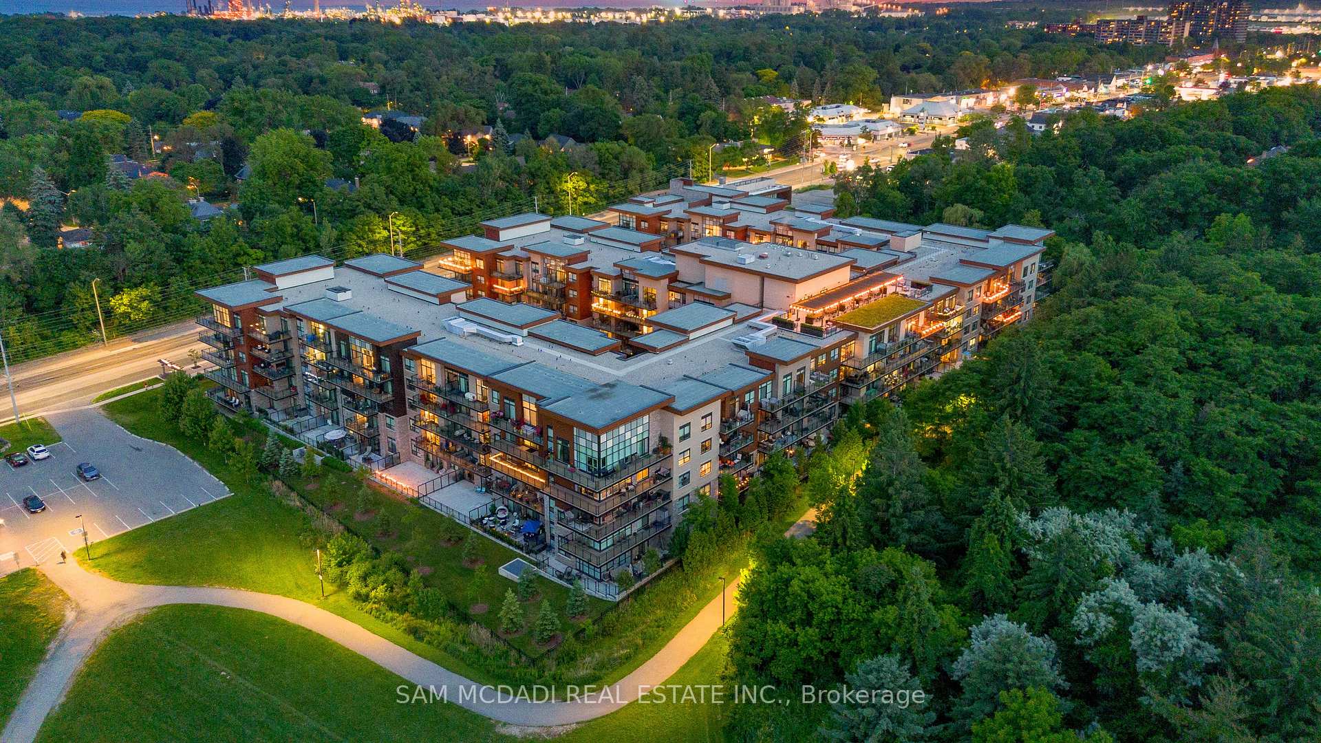 1575 Lakeshore Road W 232