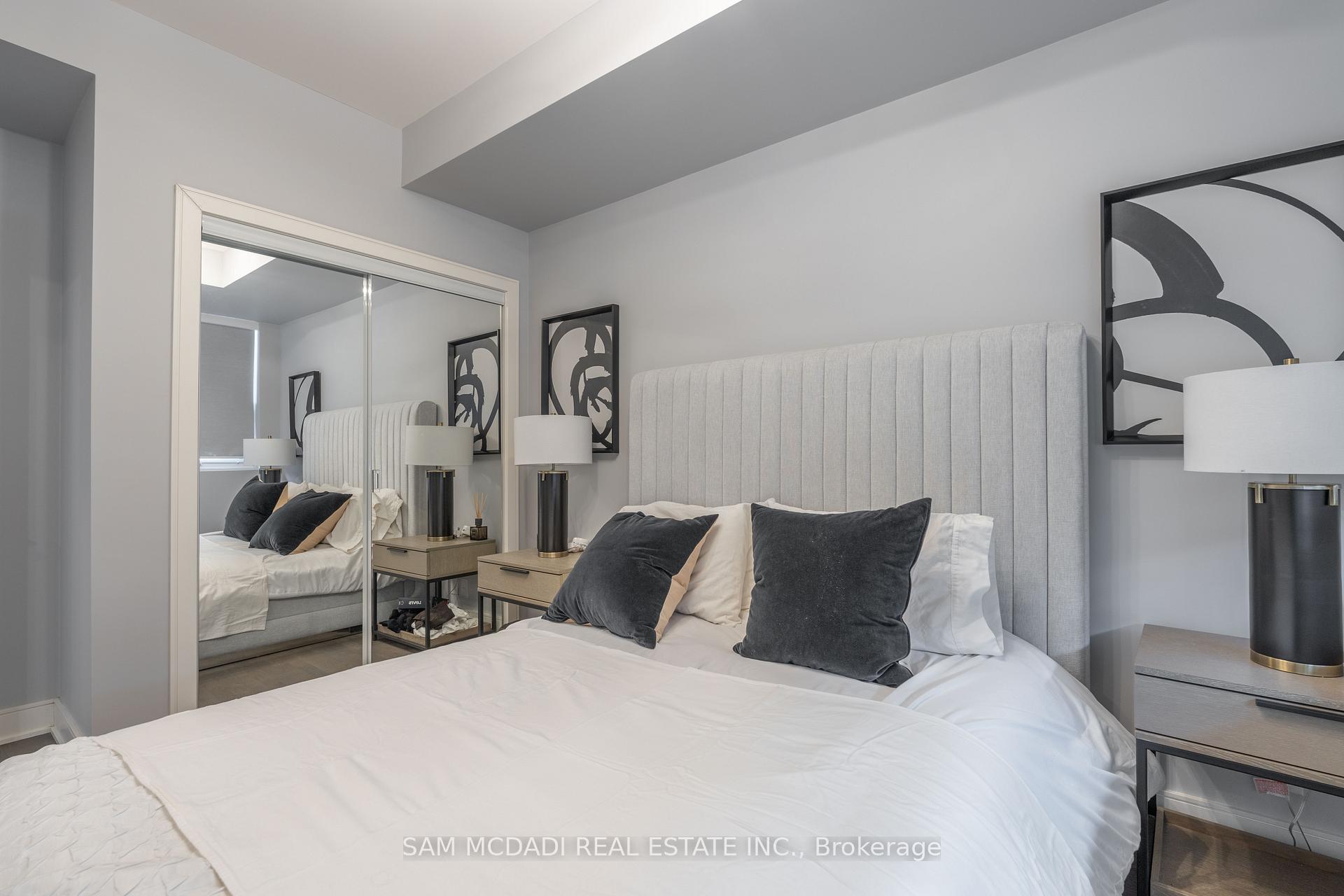 1575 Lakeshore Road W 232