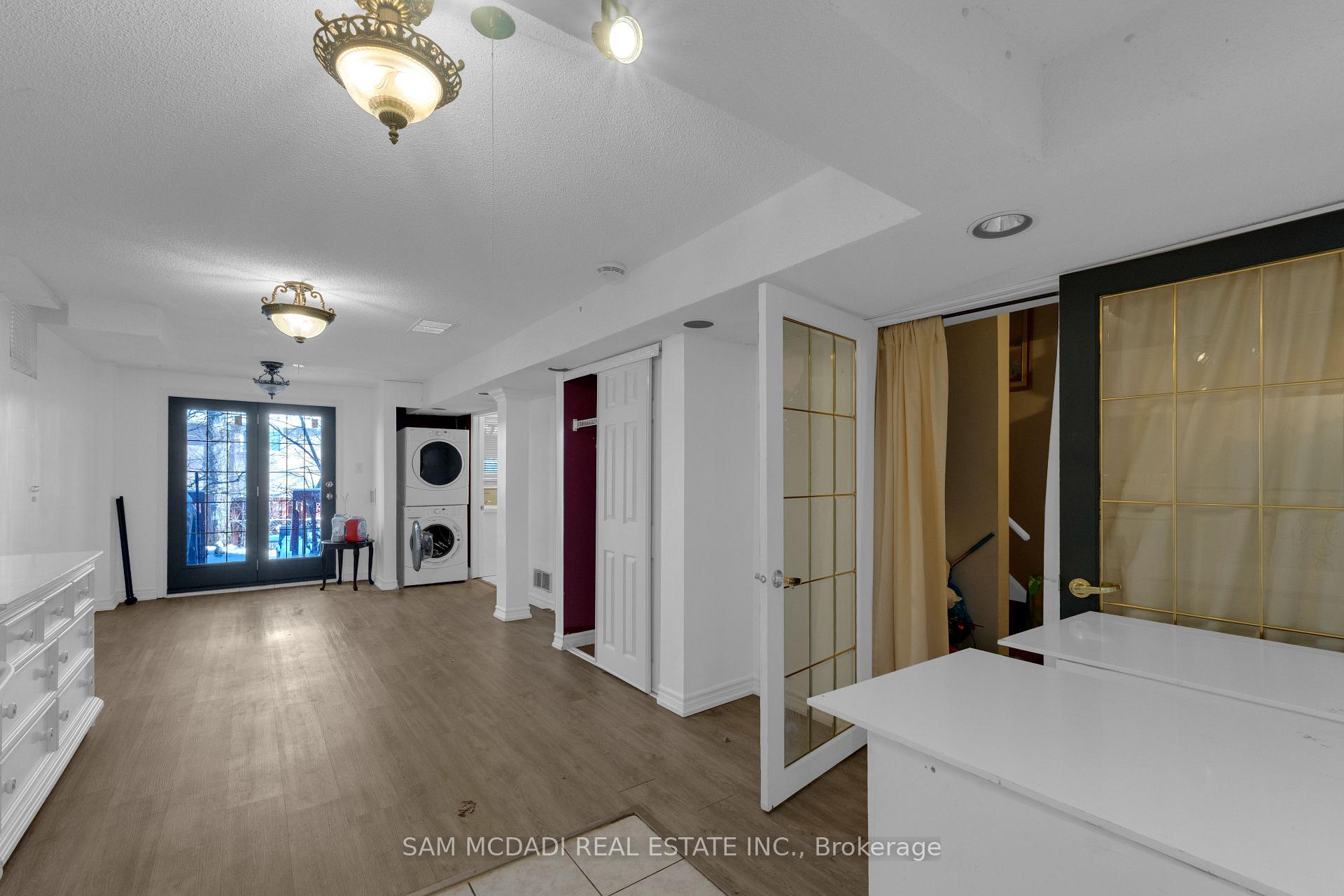 5477 Palmerston Crescent BSMT