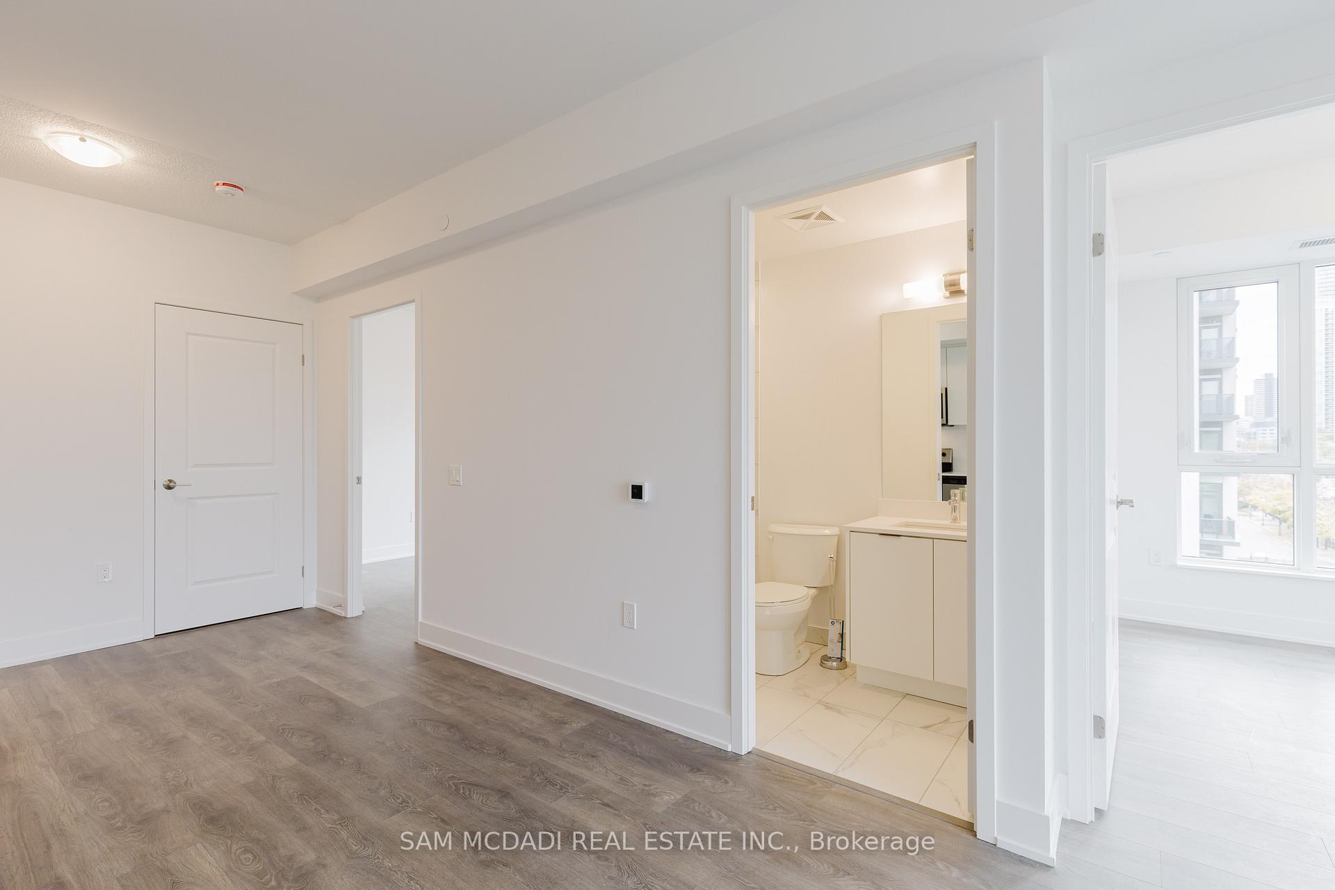 204 Burnhamthorpe Road 404