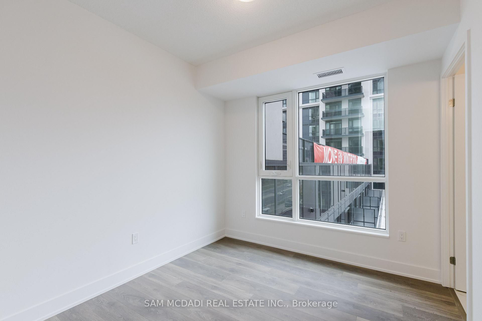 204 Burnhamthorpe Road 404