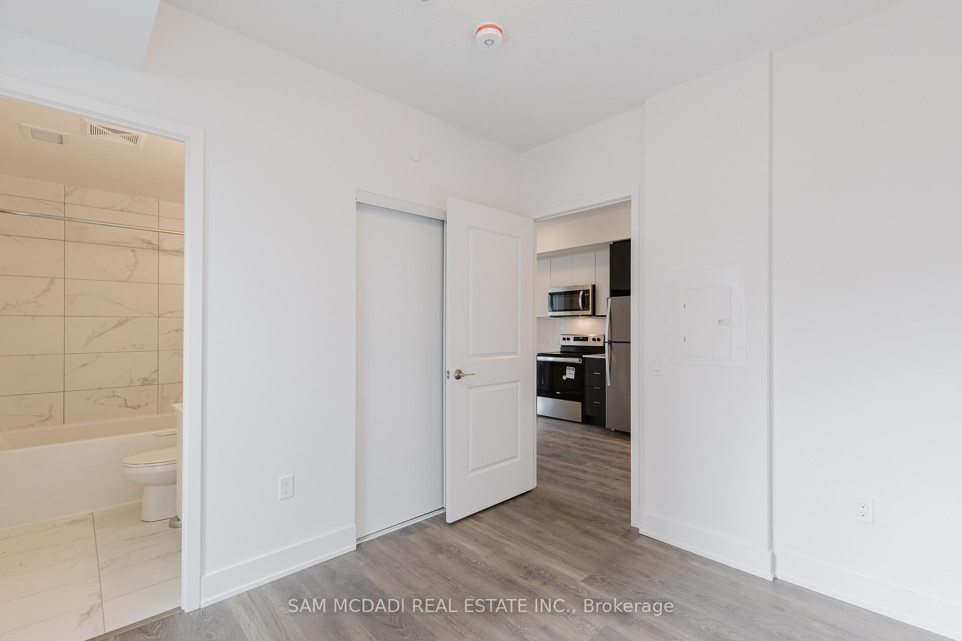 204 Burnhamthorpe Road 404