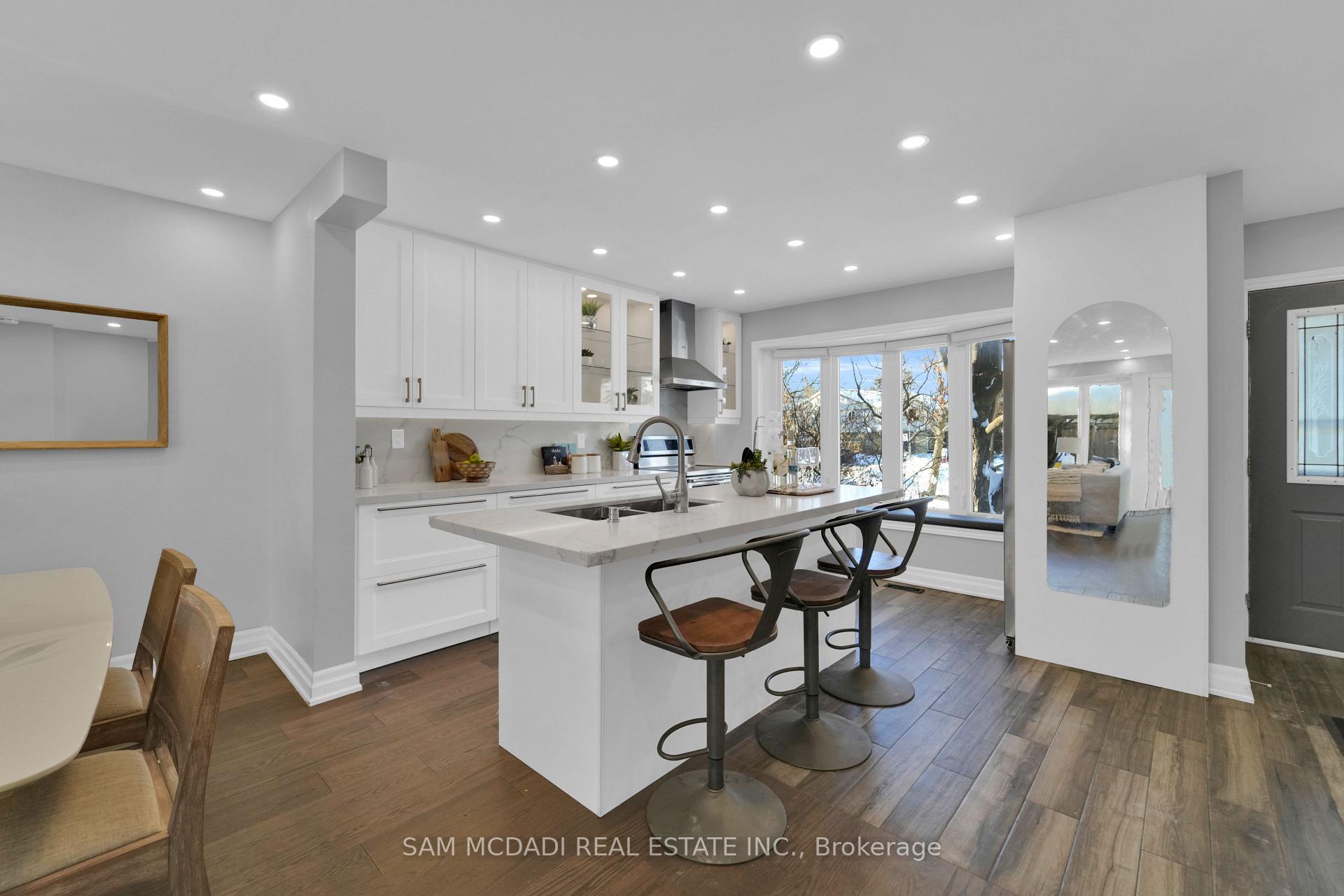 5 Bow River Crescent S