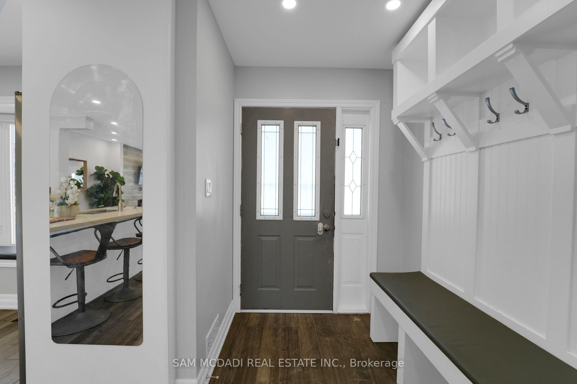 5 Bow River Crescent S