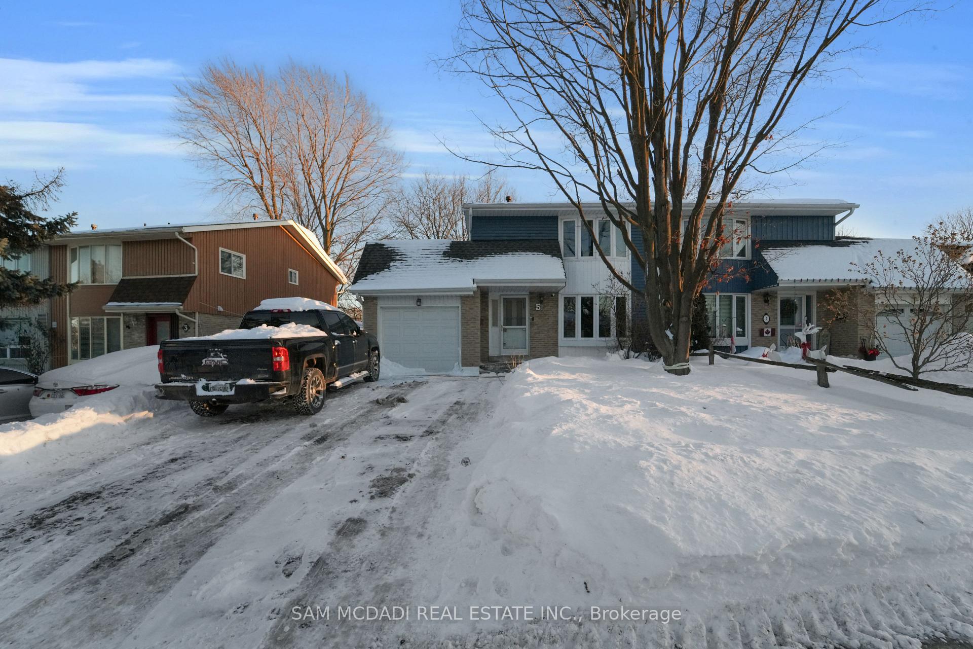 5 Bow River Crescent S