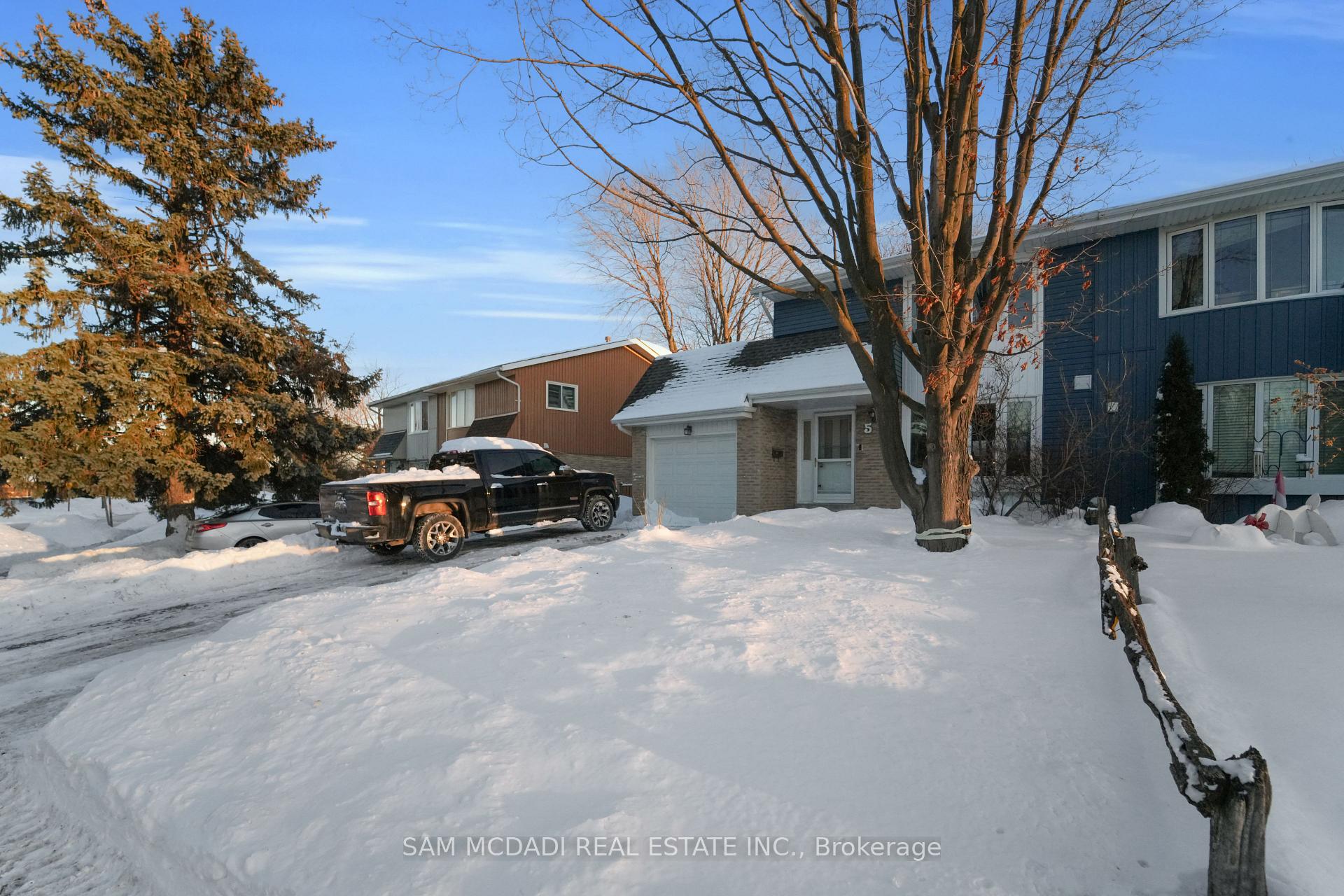 5 Bow River Crescent S