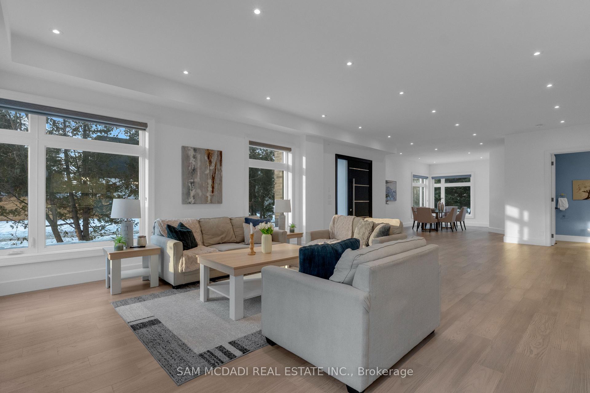 1050 Edgeleigh Avenue