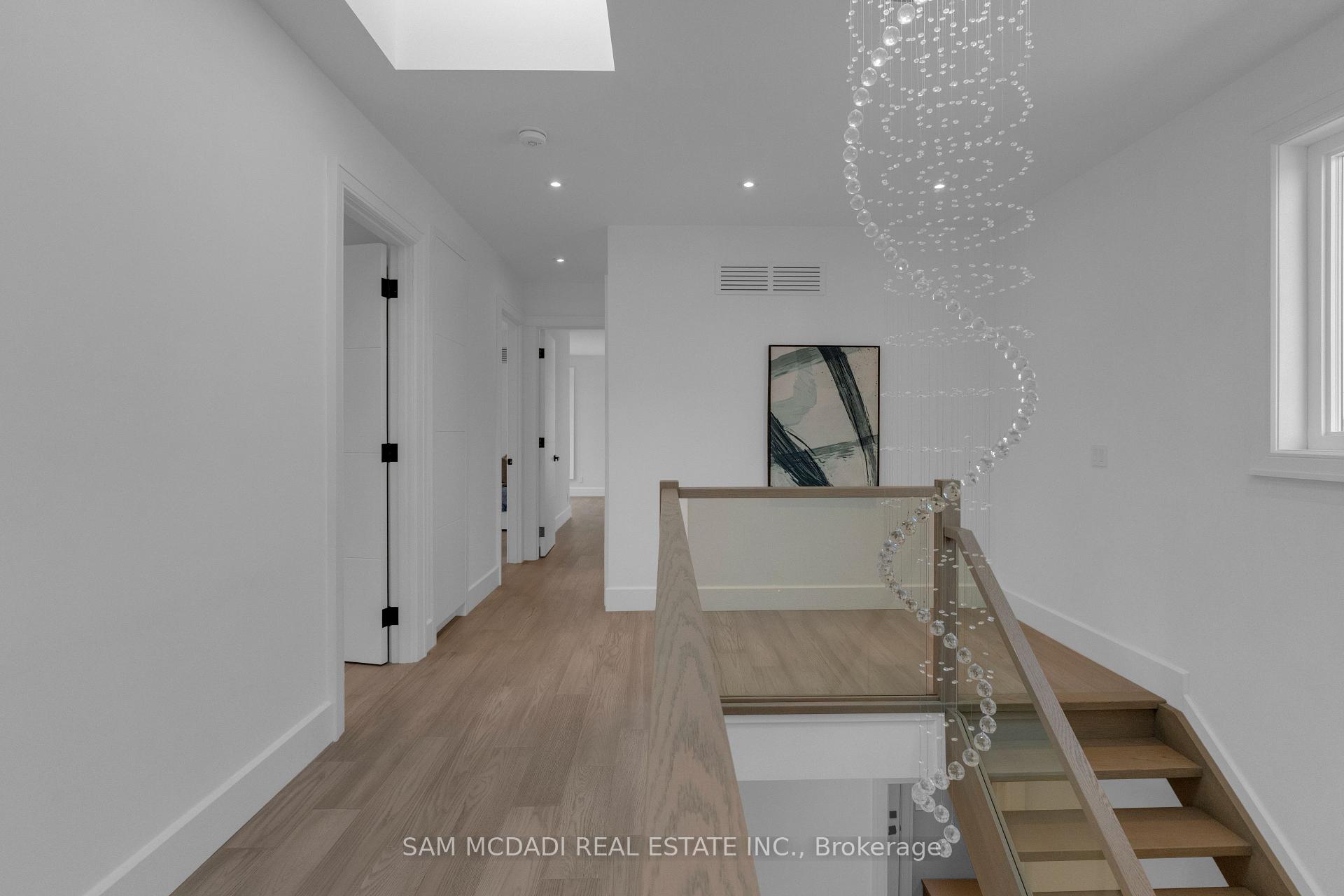 1050 Edgeleigh Avenue