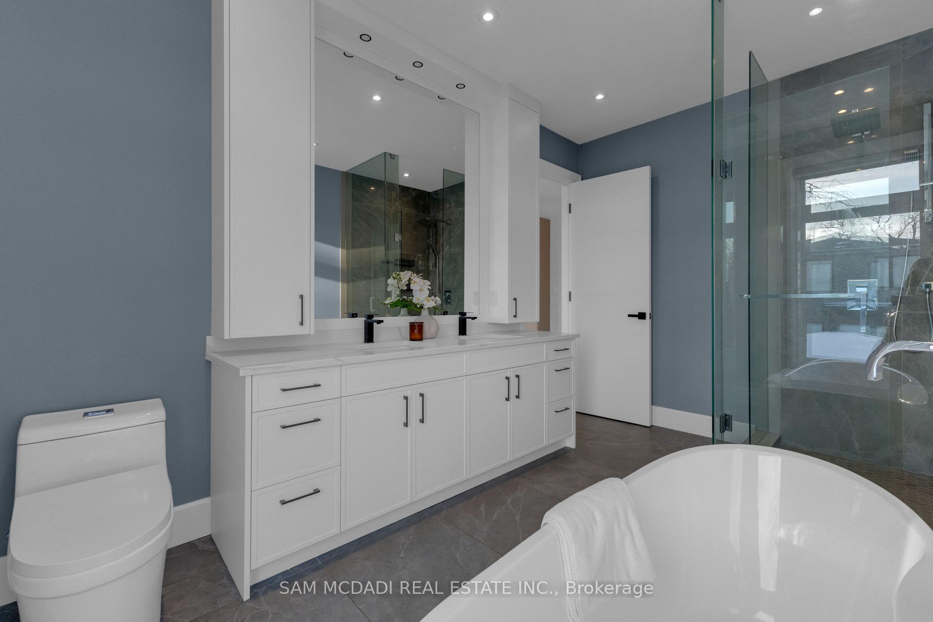 1050 Edgeleigh Avenue